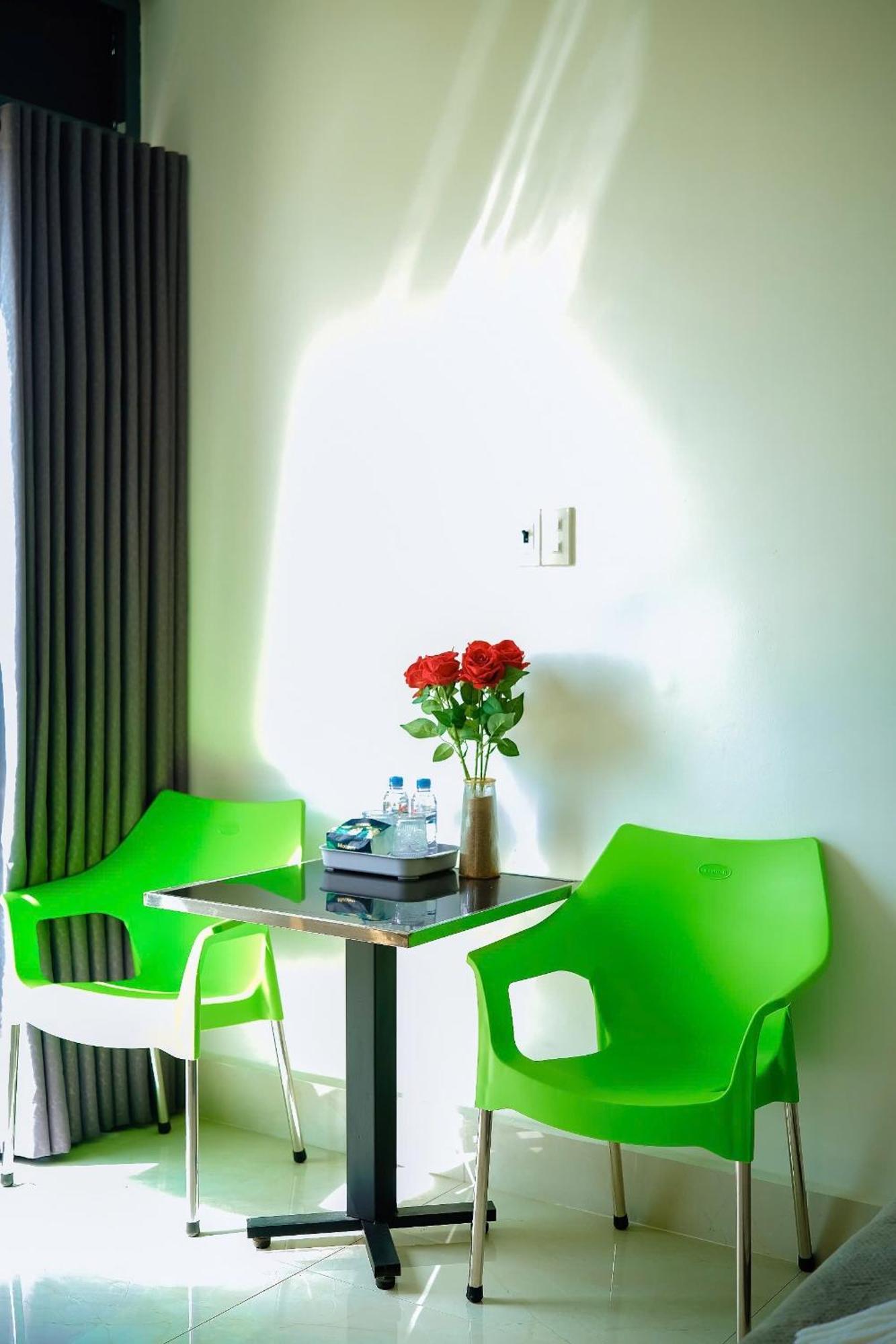 Khach San Khu Ben Tau Hieu Sang 68 Hostel & Villas Seaview Near Rach Gia Harbor Hotel *