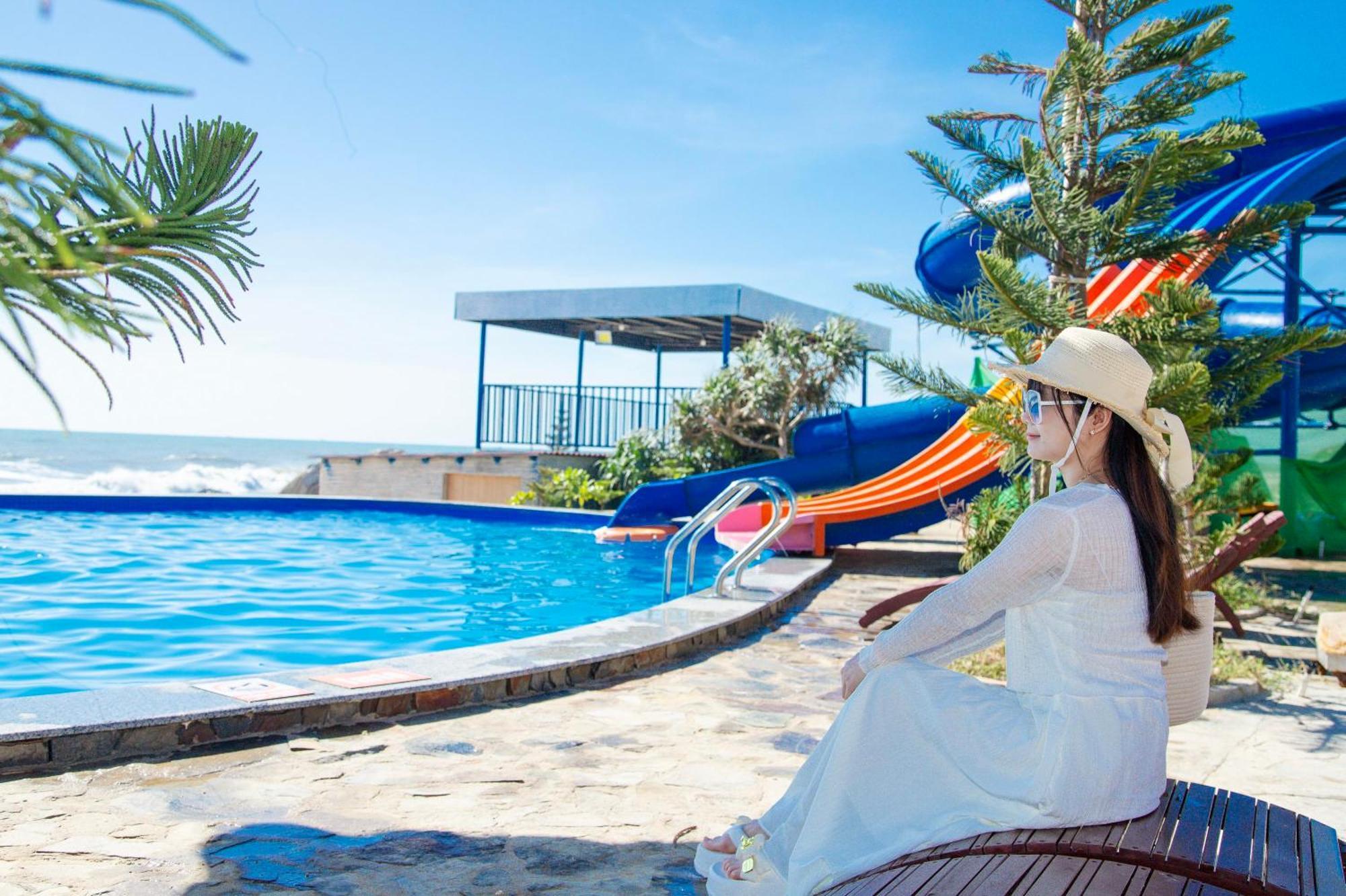 Resort Adora Bay