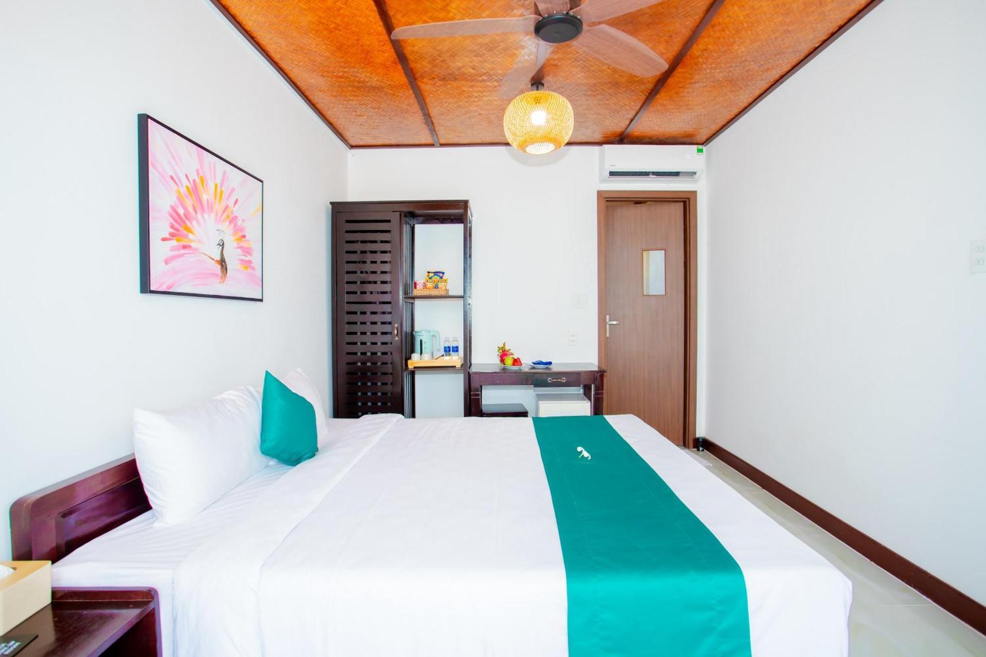 Adora Bay Resort Ke Ga