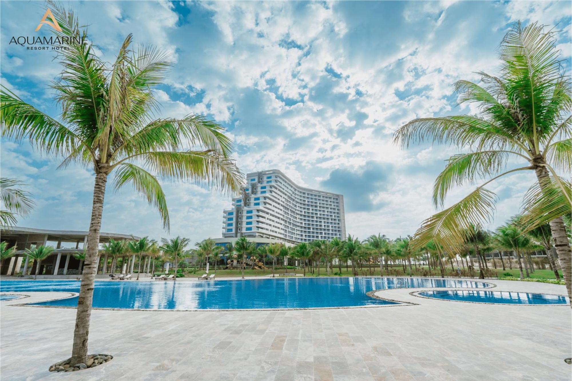 Aquamarine Beachfront & Resort 5*