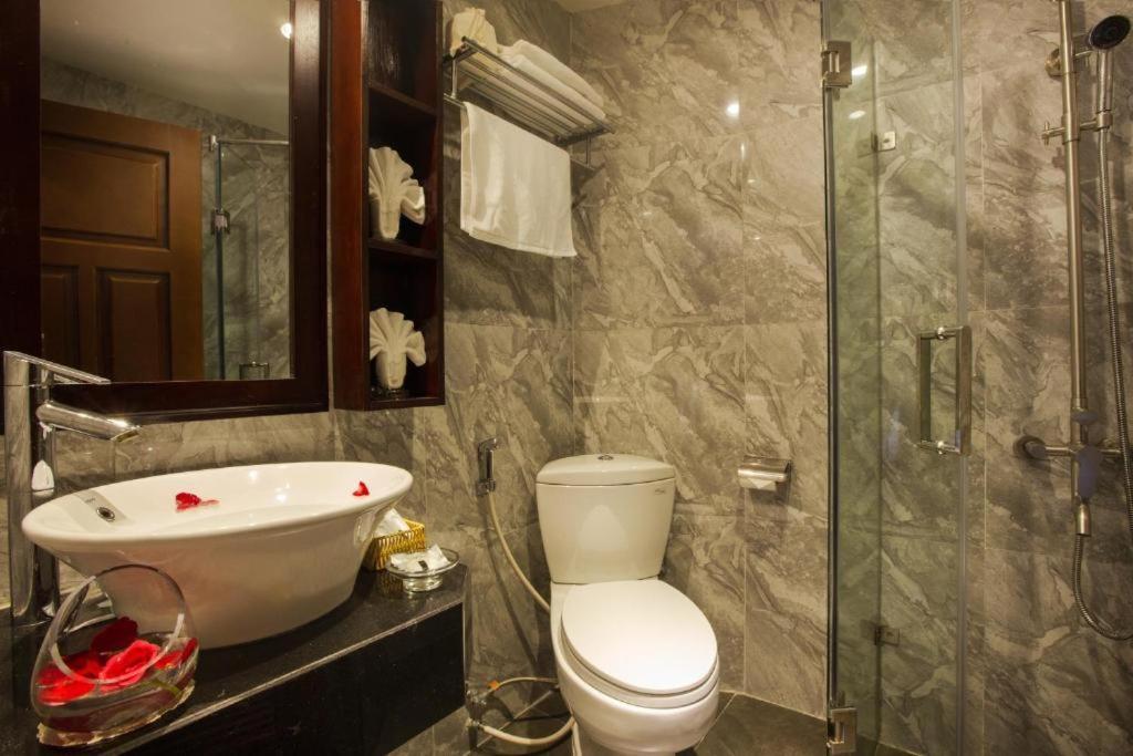 Ambassador & Travel Hotel