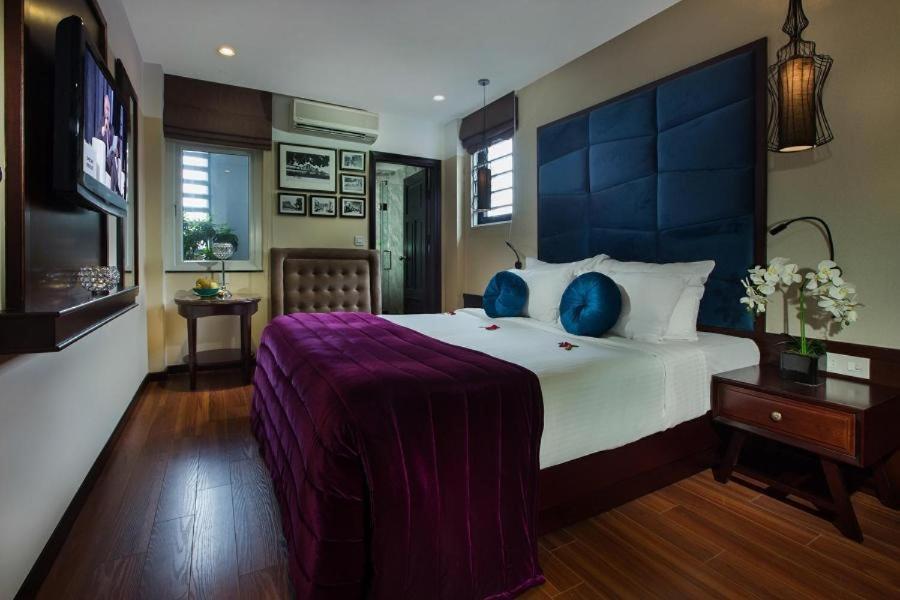 Hotel Ambassador & Travel