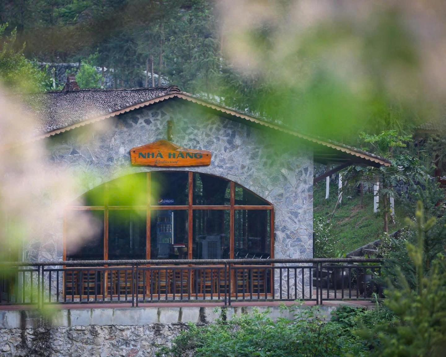 H'mong Village 4*