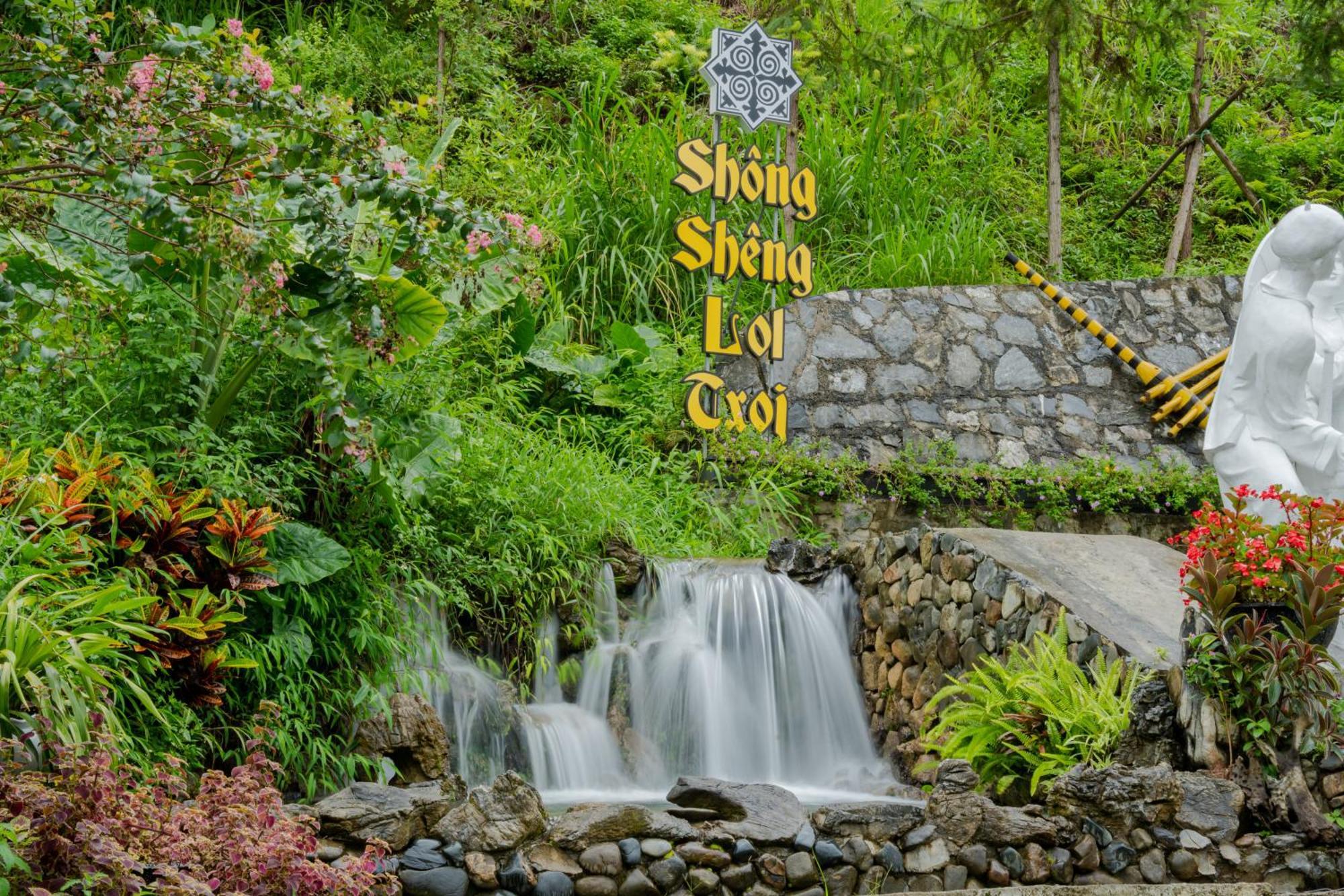 H'mong Village 4*