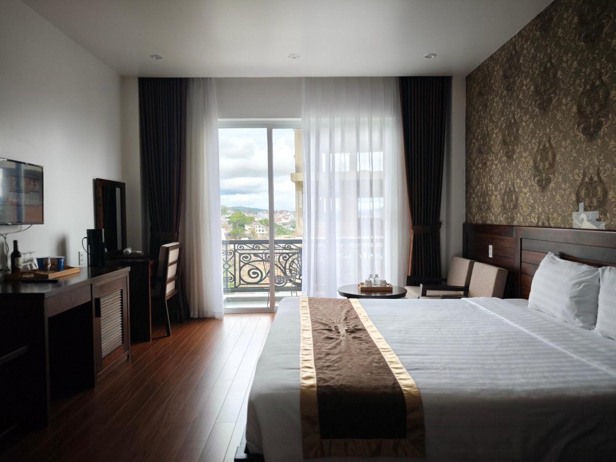 La Pense'e - Hotel 2*
