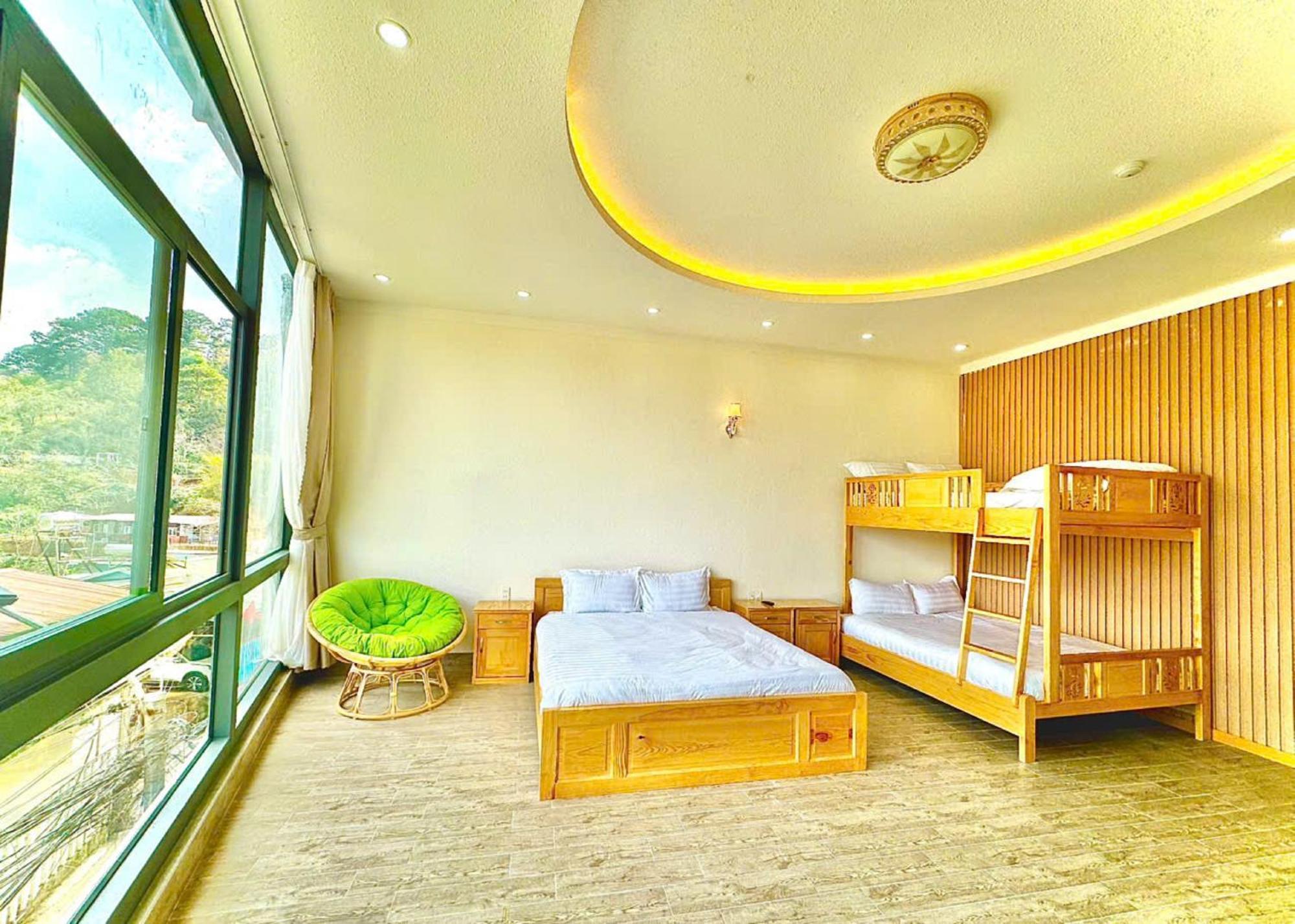 Lodge Pine Forest House *