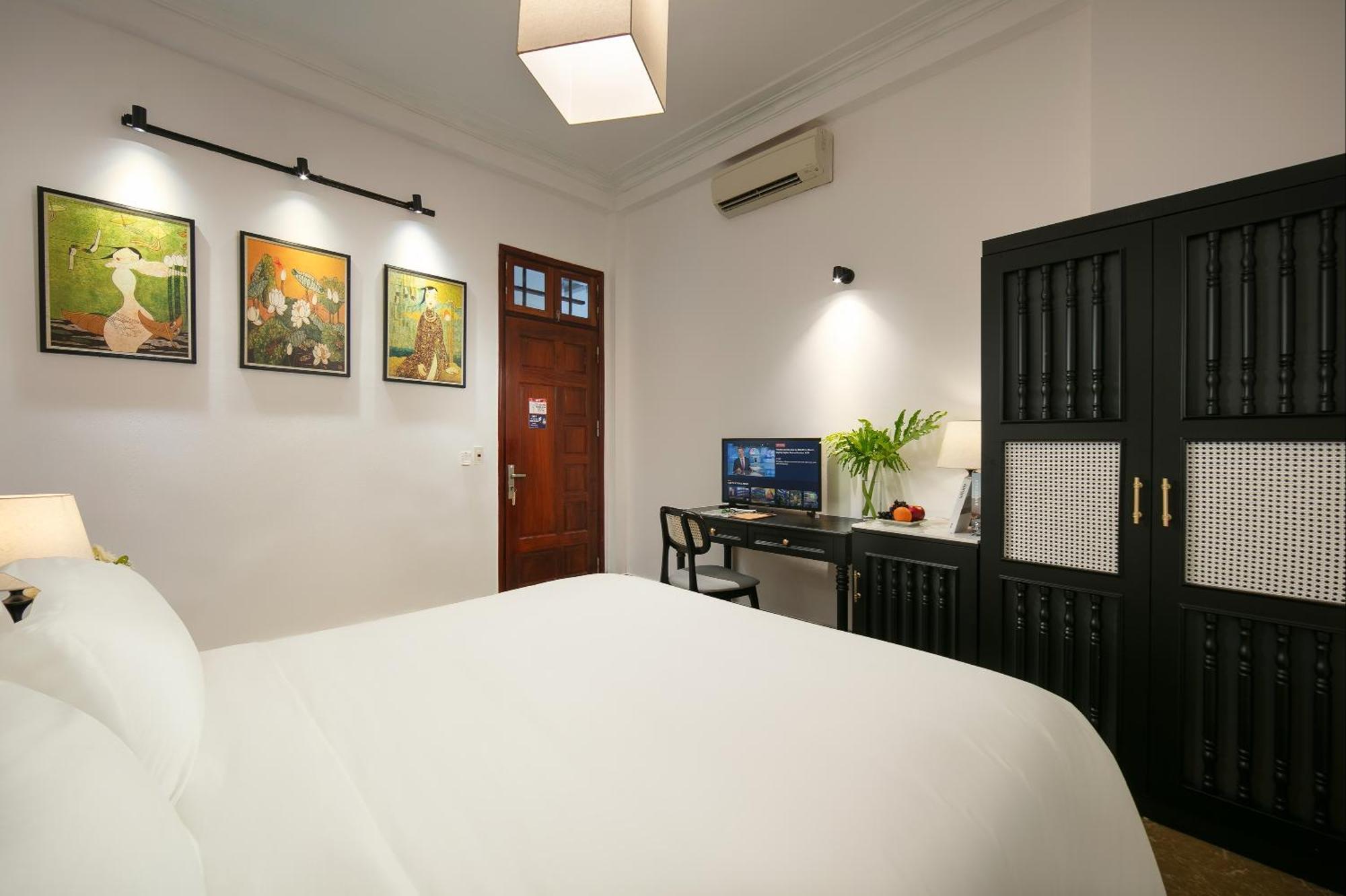 Khách sạn The Luxurious 4-bedroom By Maison Cat Ba