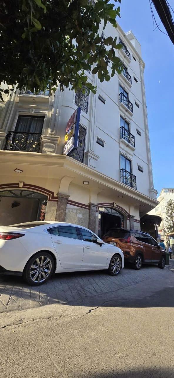 Lucky Hotel