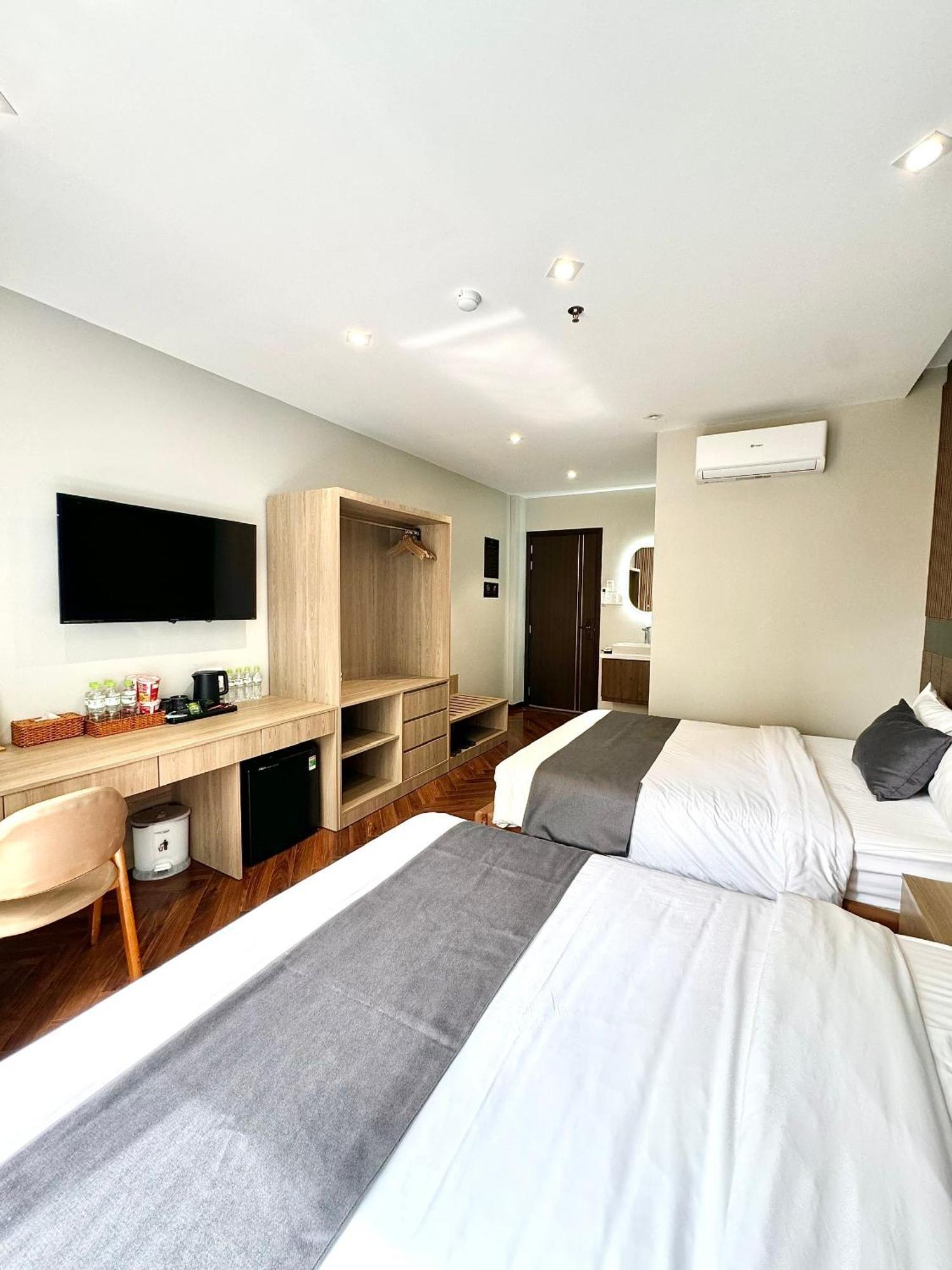 Long 2 Hotel *