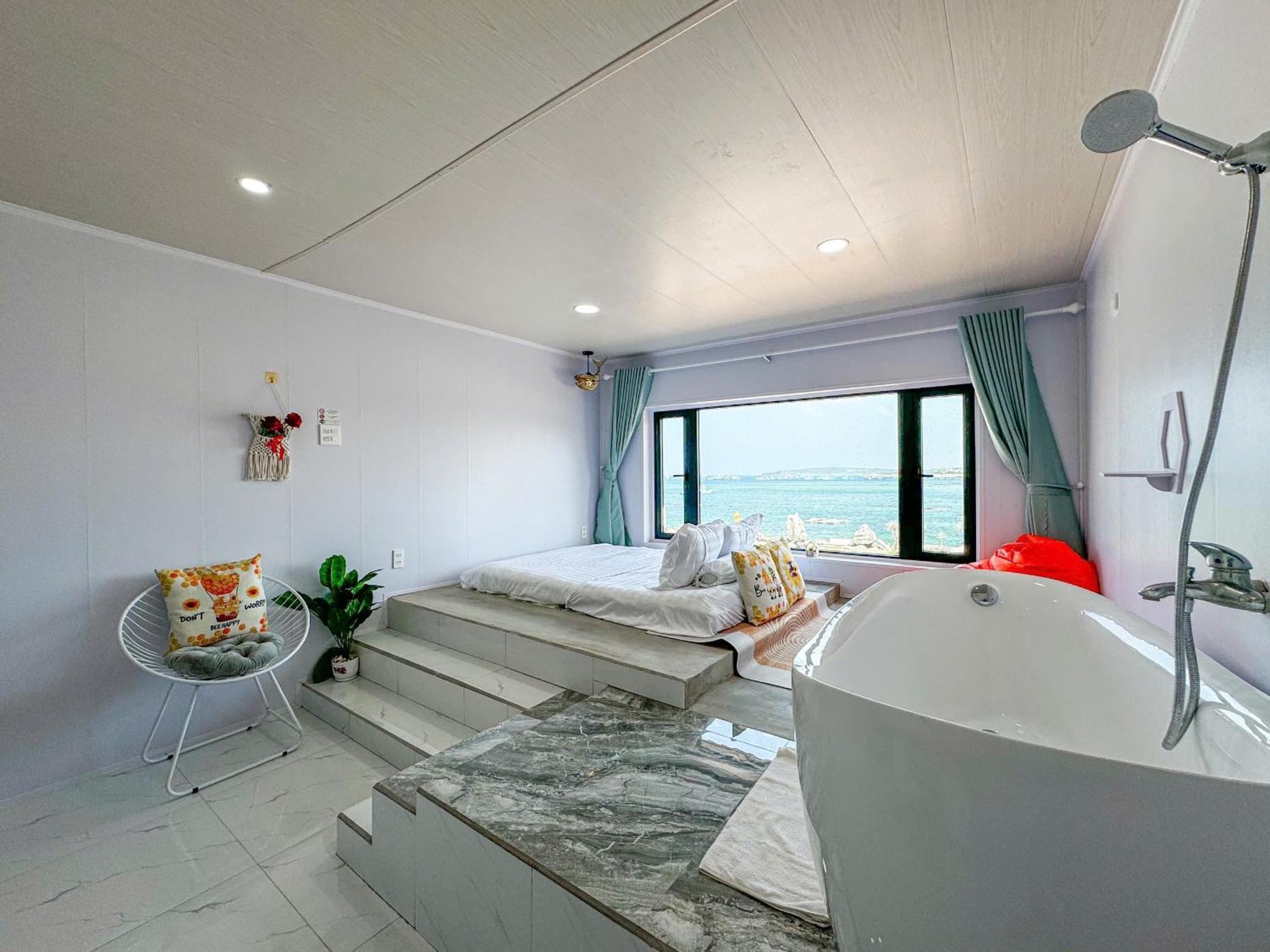 Long Vi - Dao Phu Quy 3* Cu Lao Thu