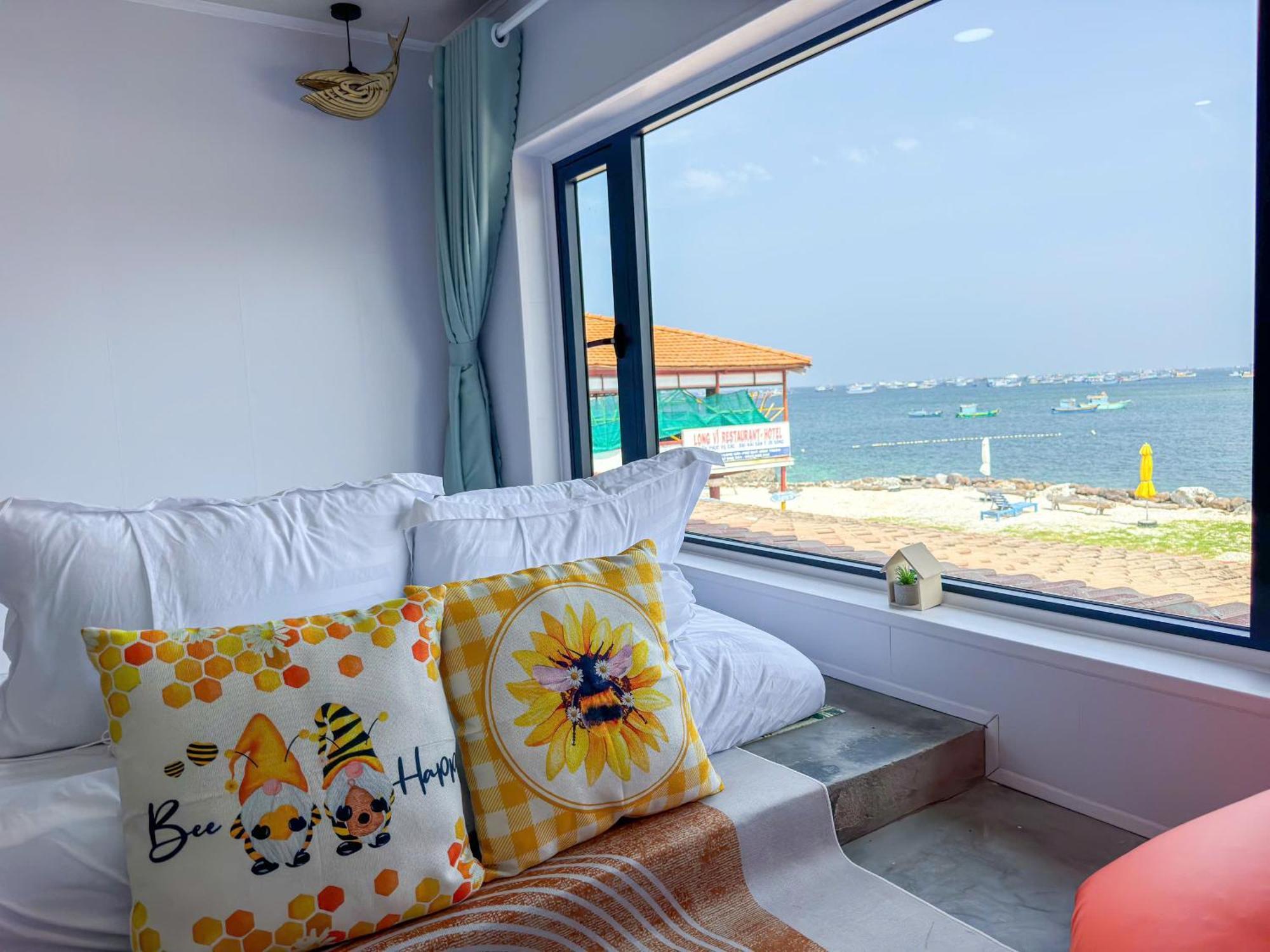 Long Vi - Dao Phu Quy Khách sạn 3*
