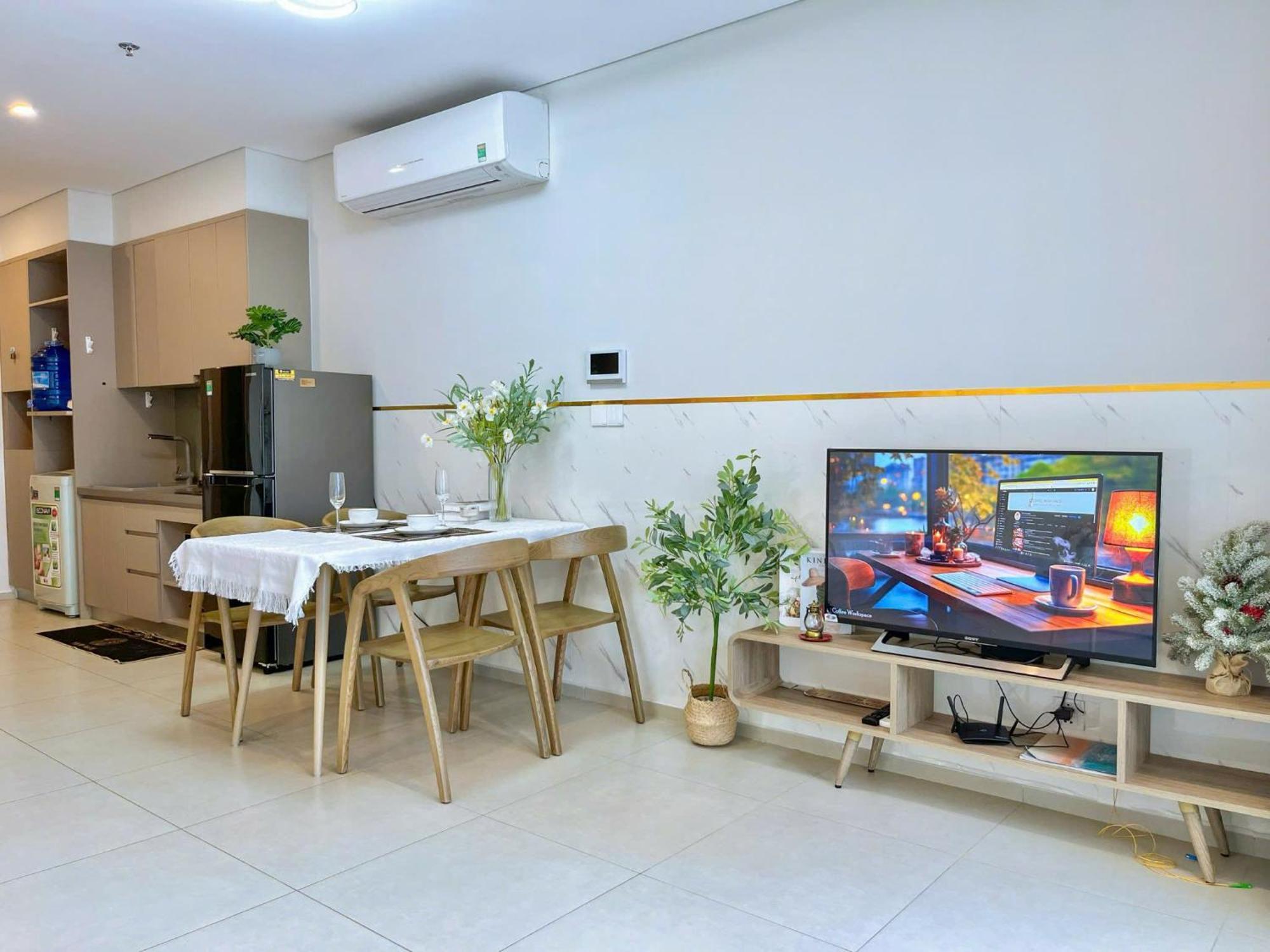 The Song 5 Stars - Ho Du Lich Bien 5 Sao - Minh Toan's Apartment *