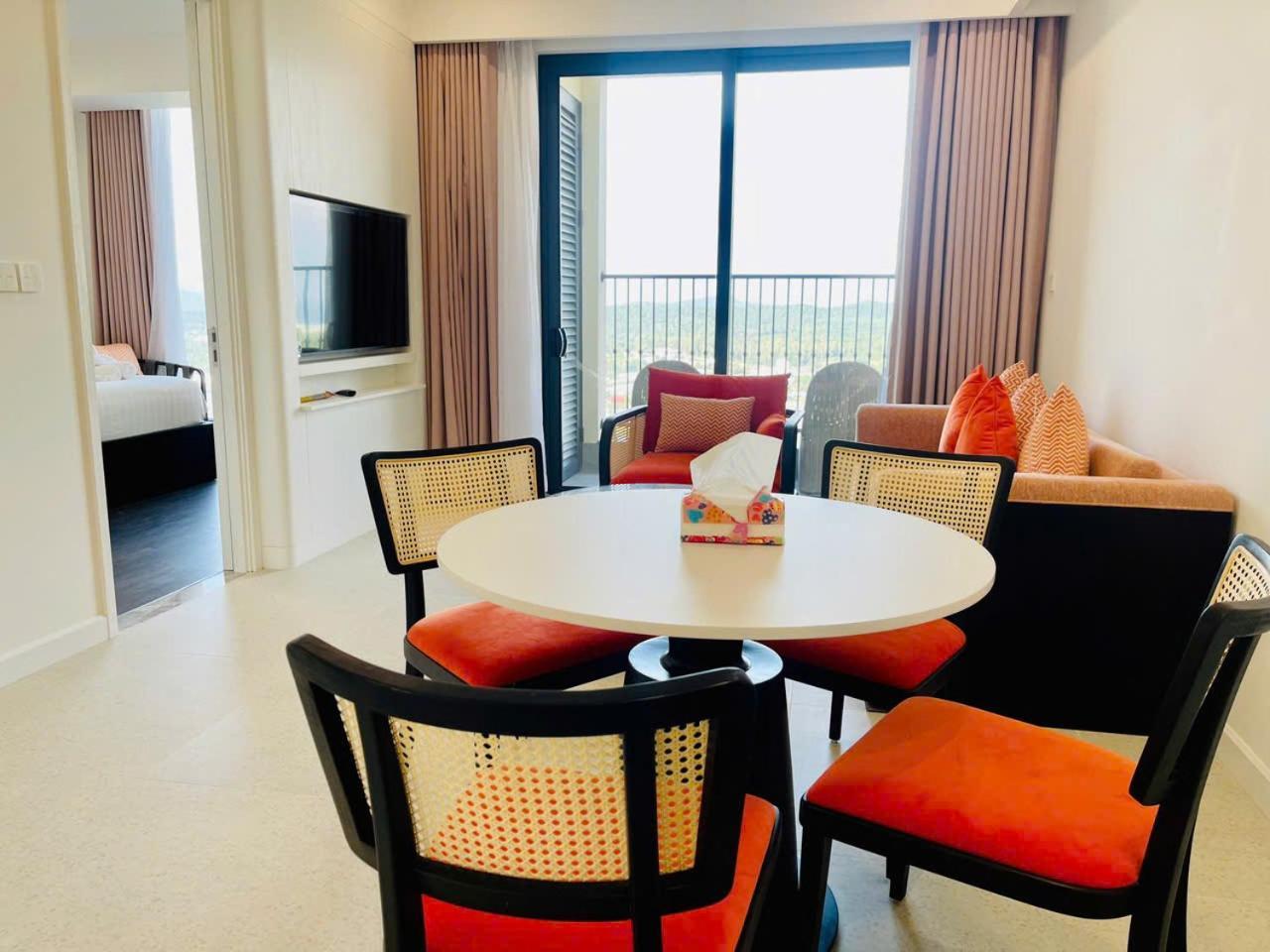 Fireworks & Ocean Bliss Free Gym, Pool & Beach Apartment Phu Quoc