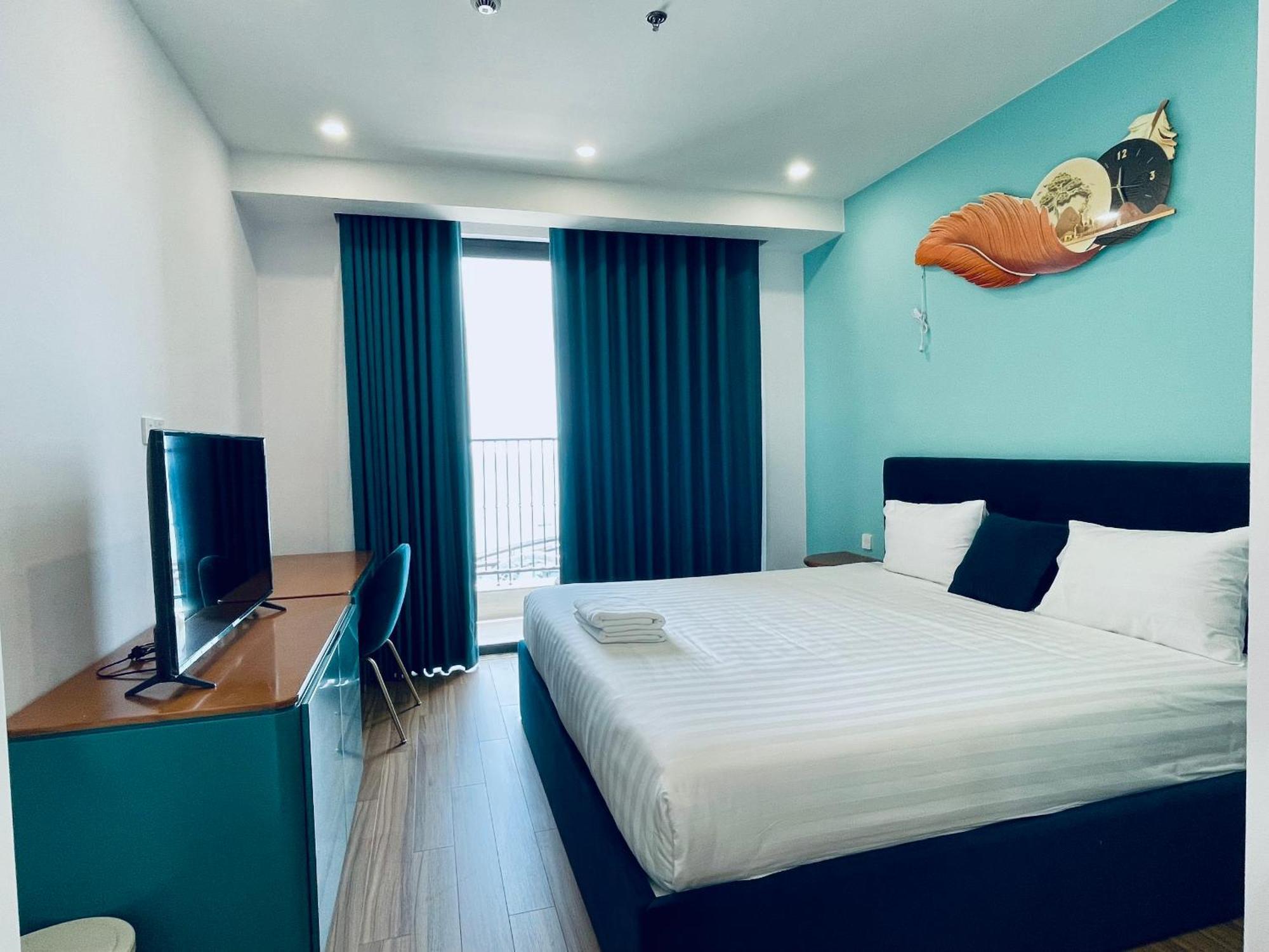 Fireworks & Ocean Bliss Free Gym, Pool & Beach Apartment