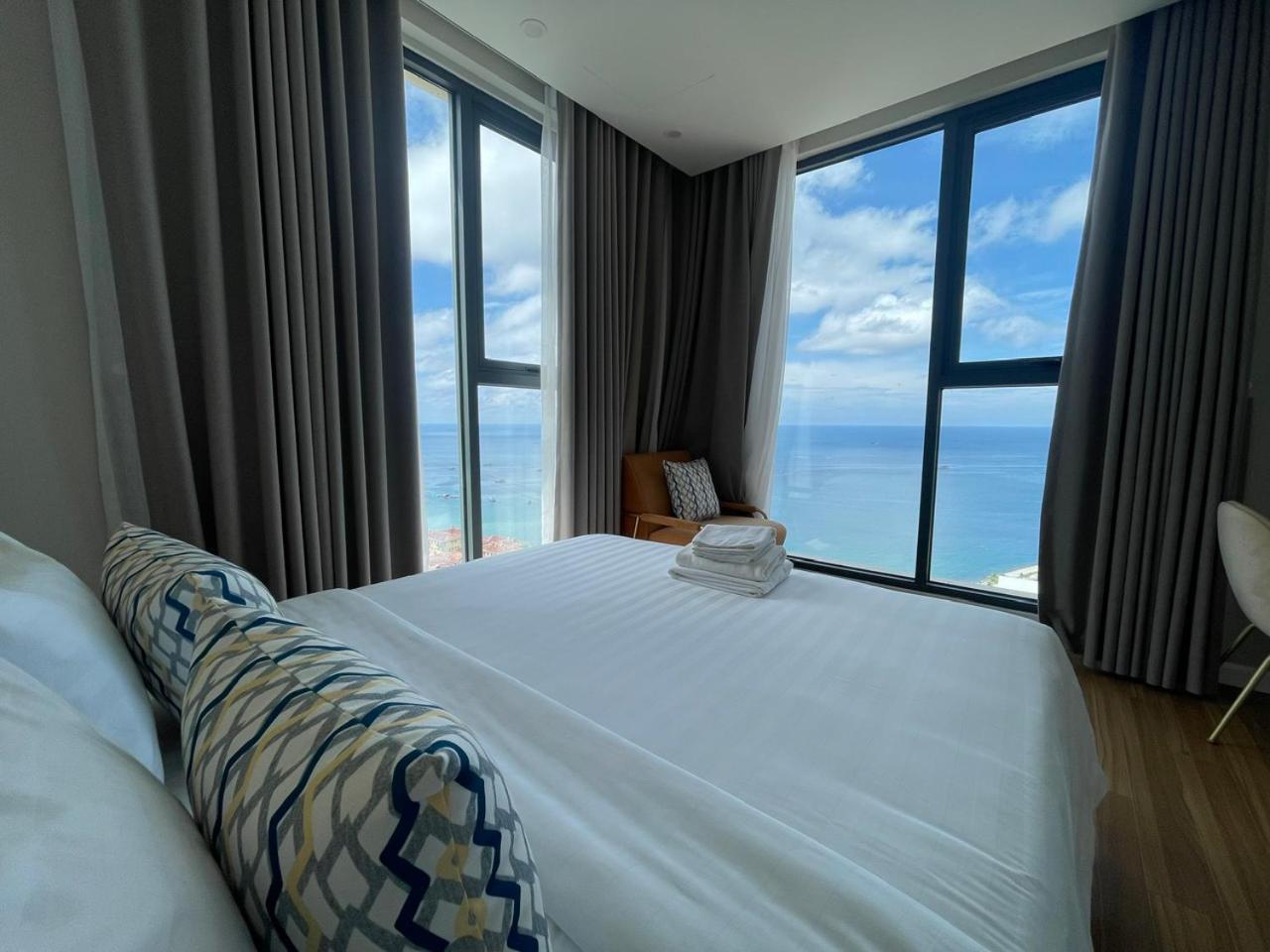 Fireworks & Ocean Bliss Free Gym, Pool & Beach *