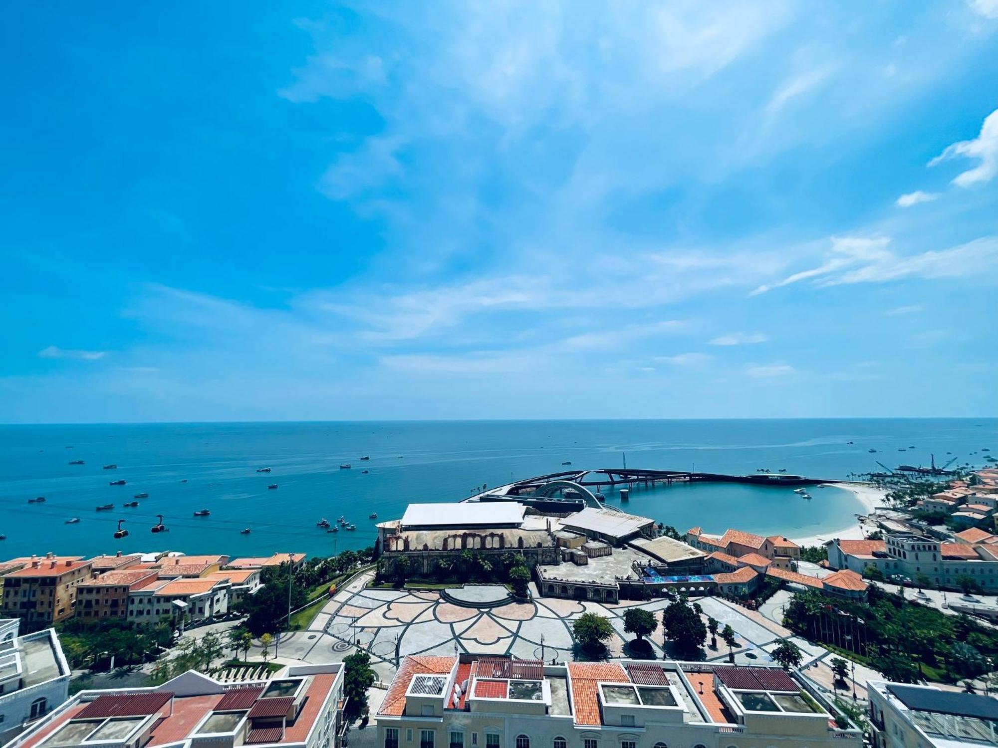 Fireworks & Ocean Bliss Free Gym, Pool & Beach Phu Quoc