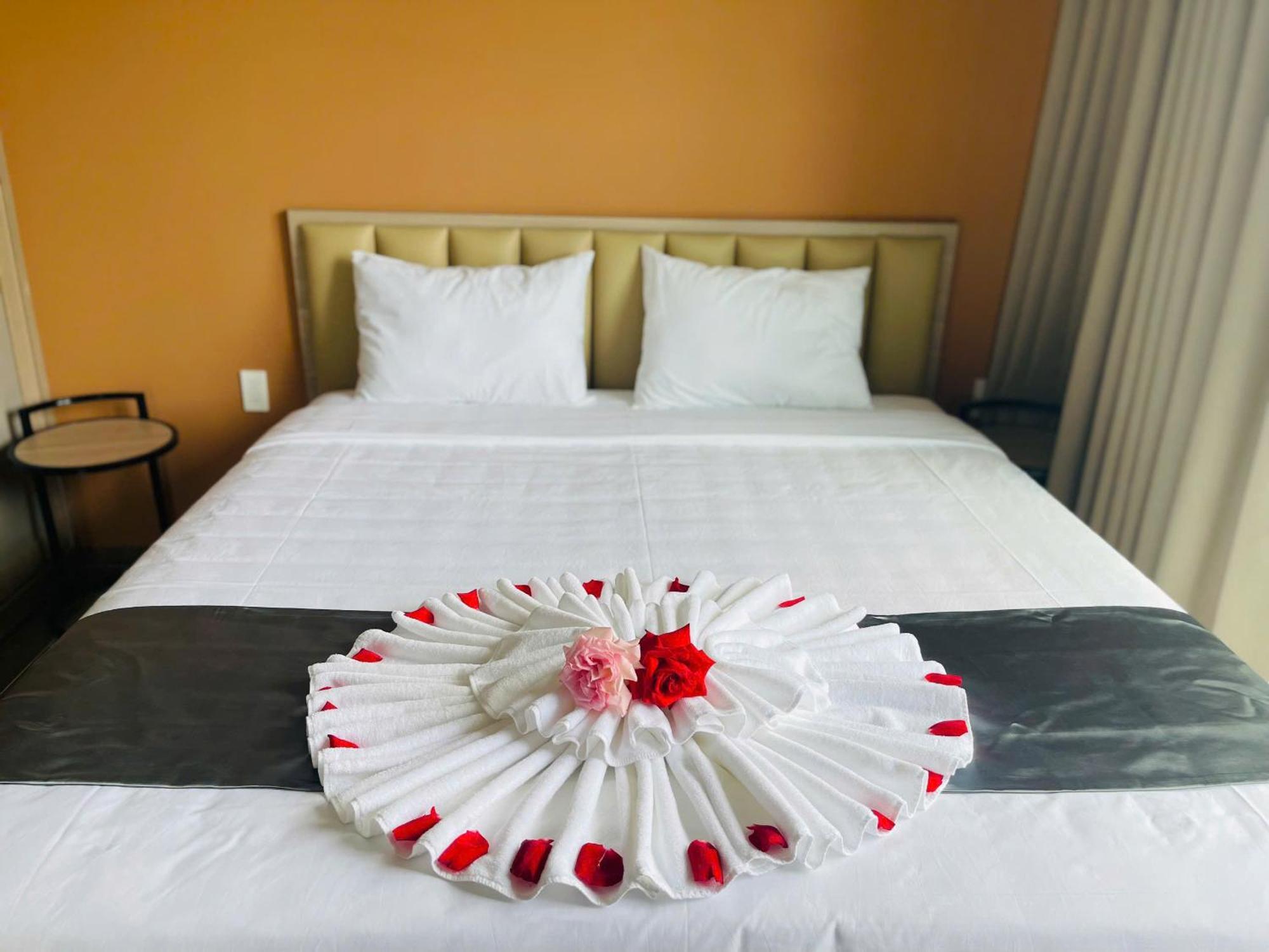 Fireworks & Ocean Bliss Free Gym, Pool & Beach Apartment Phu Quoc