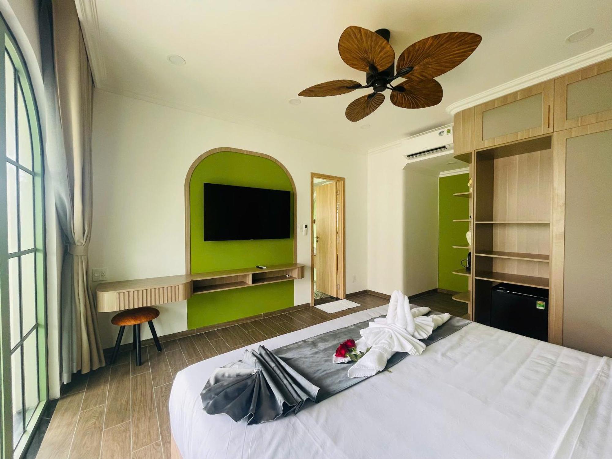 Fireworks & Ocean Bliss Free Gym, Pool & Beach Phu Quoc