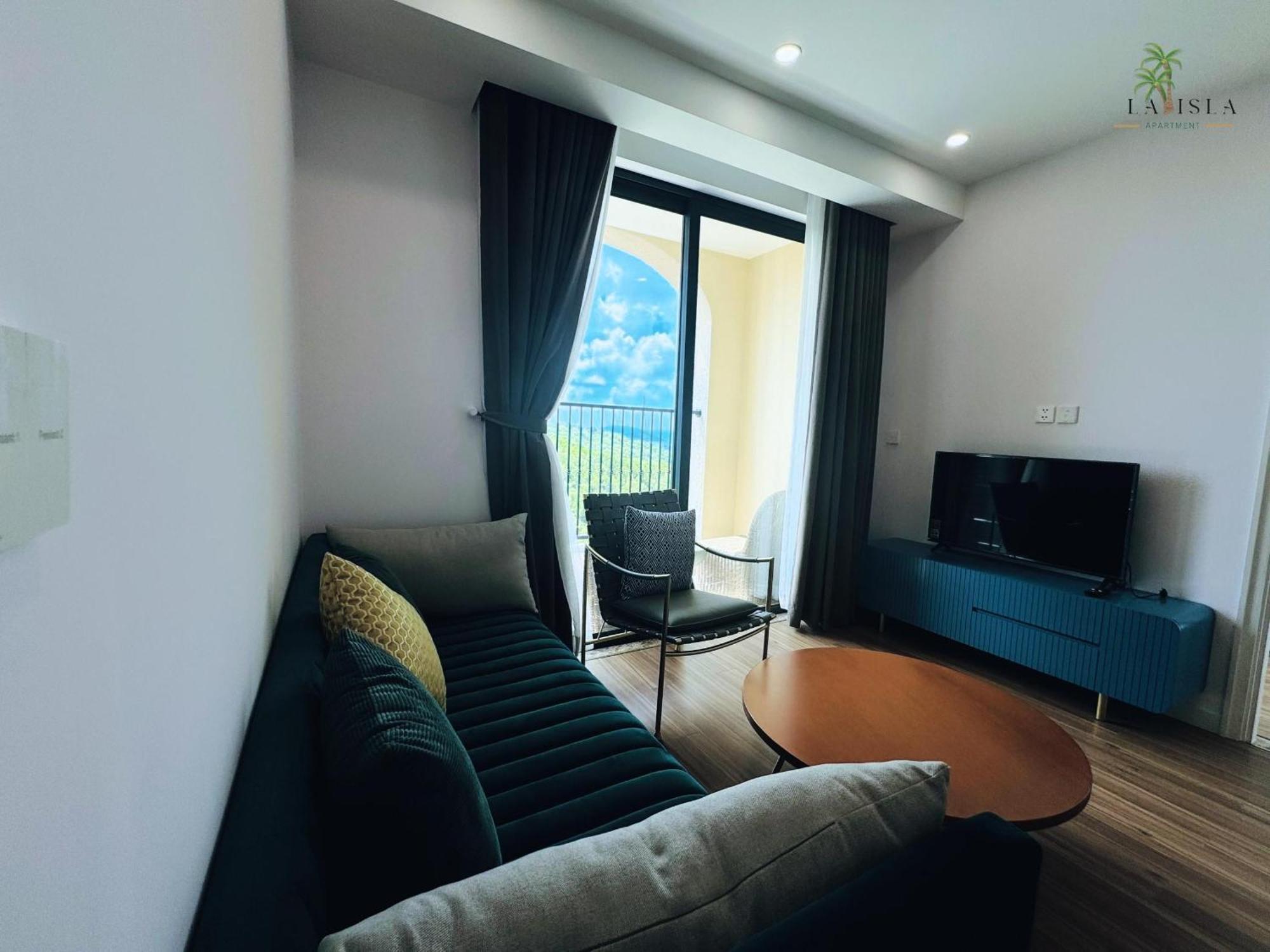 Fireworks & Ocean Bliss Free Gym, Pool & Beach Apartment
