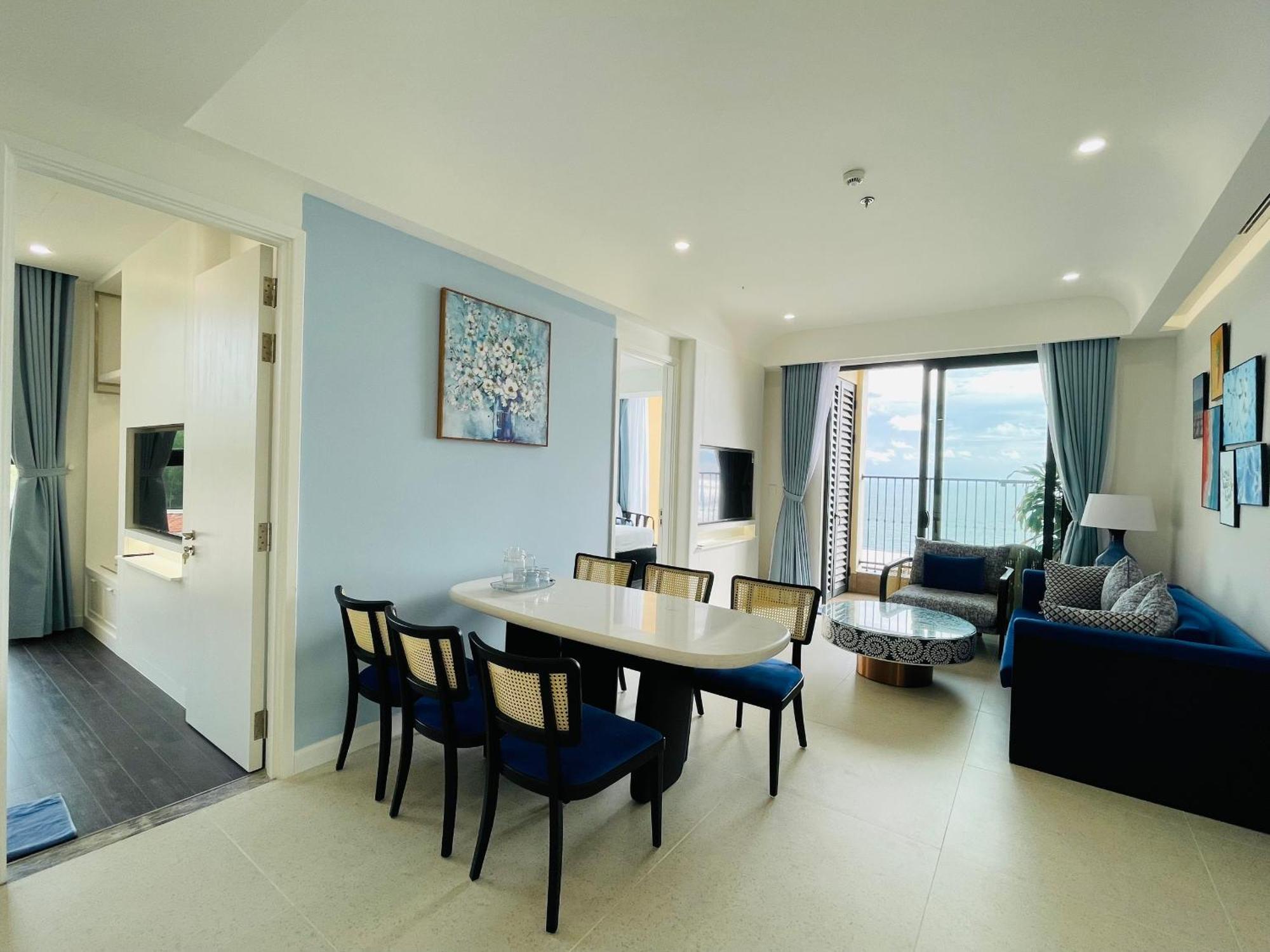 Fireworks & Ocean Bliss Free Gym, Pool & Beach Apartment