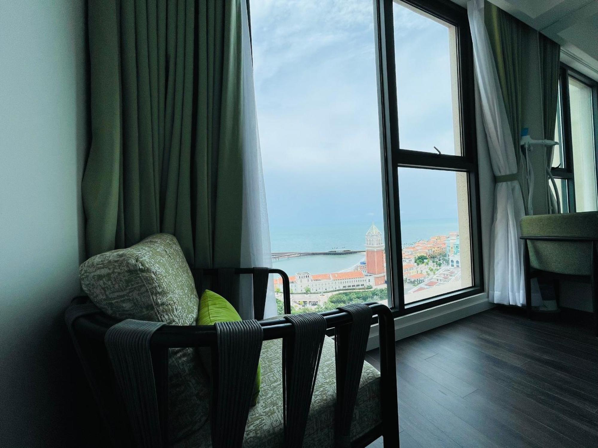 Fireworks & Ocean Bliss Free Gym, Pool & Beach Apartment Phu Quoc