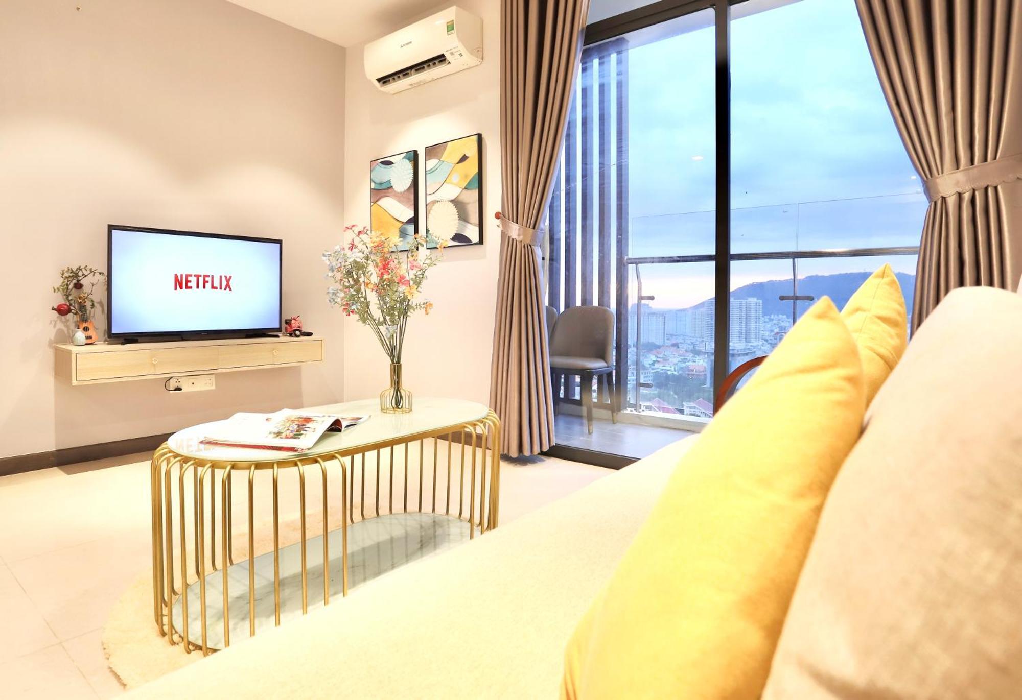 Classy - Csj Tower Vung Tau, Luxury, Sky-sea View And Walk-to-beach Apartment *