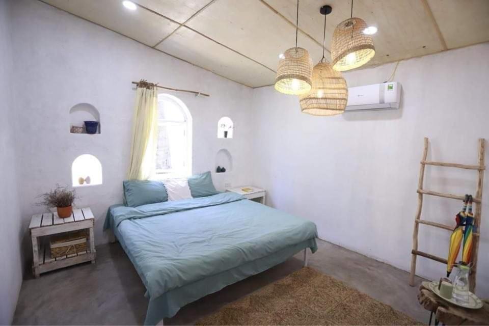 Eva Hut *