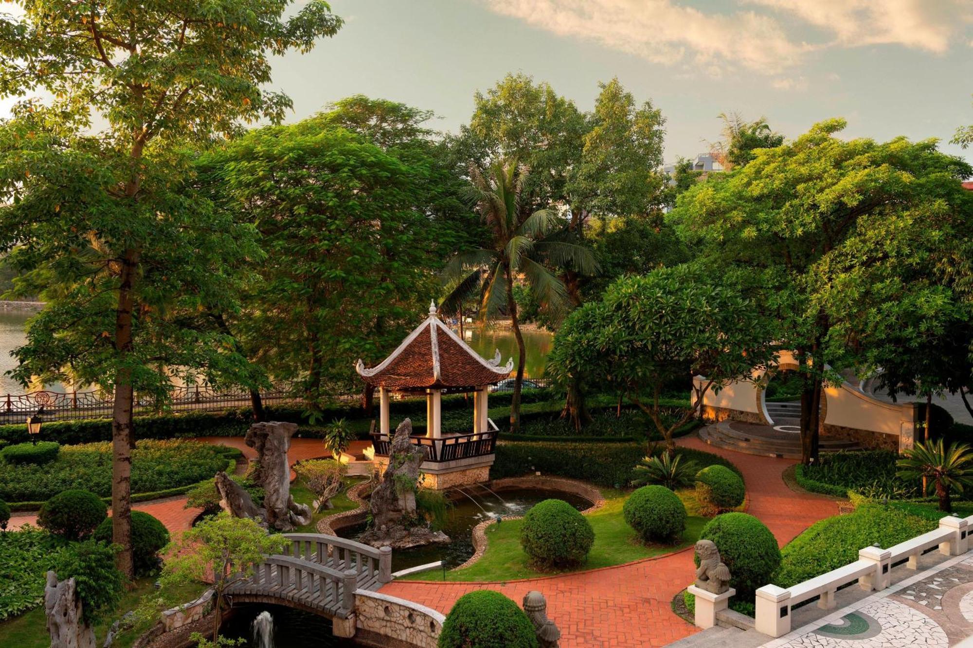 Khách sạn Sheraton