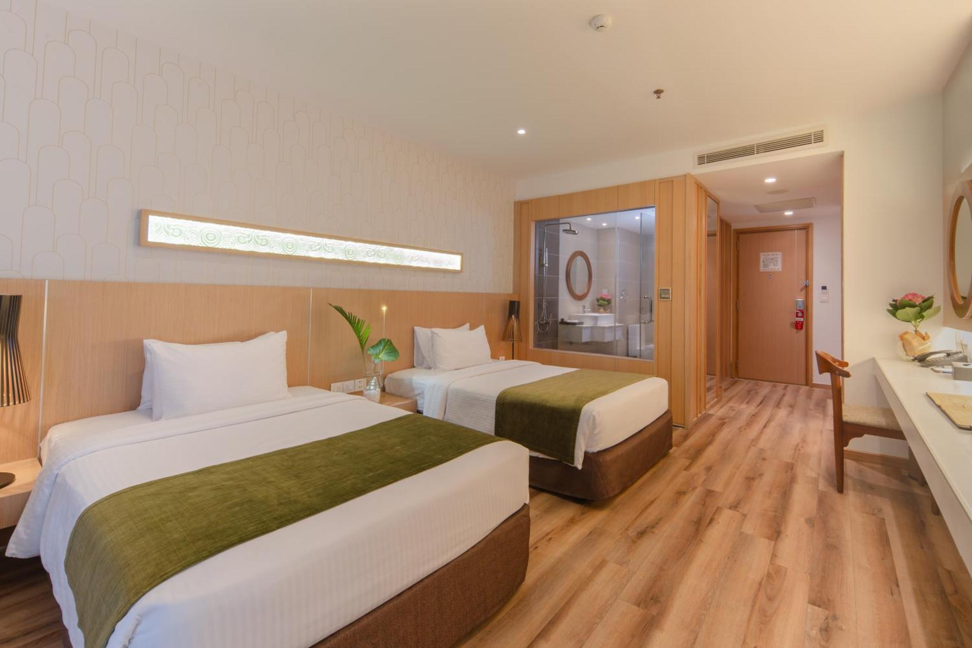 Khách sạn Starcity Hotel&condotel Beachfront 5*
