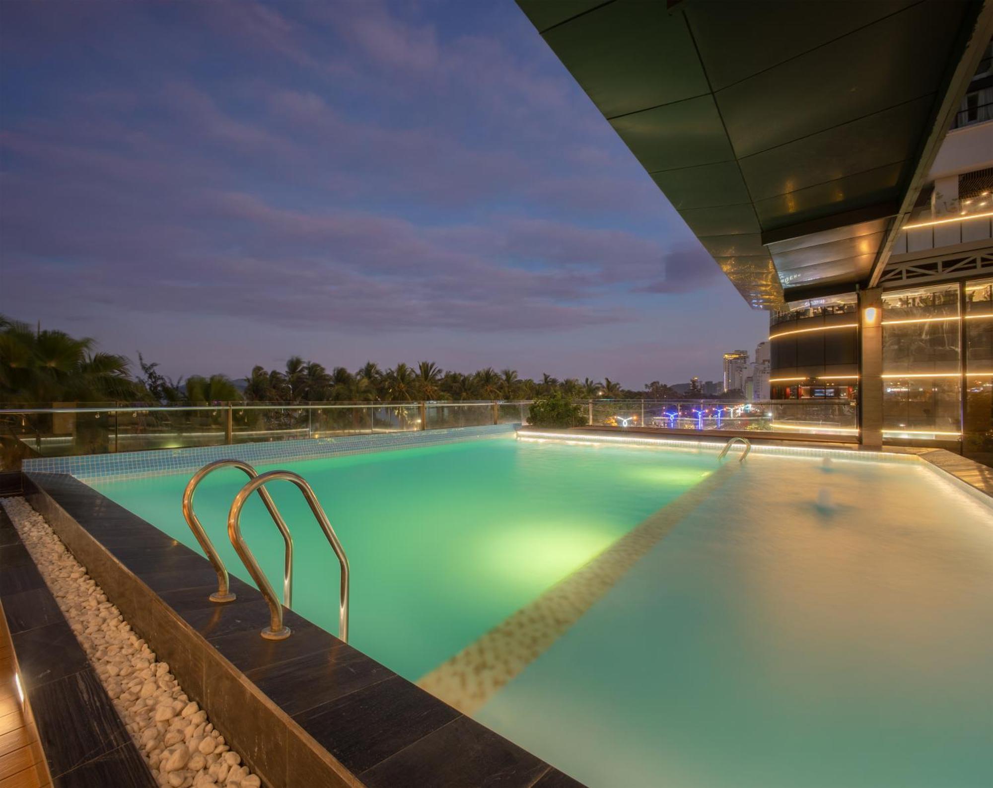 Starcity Hotel&condotel Beachfront Nha Trang