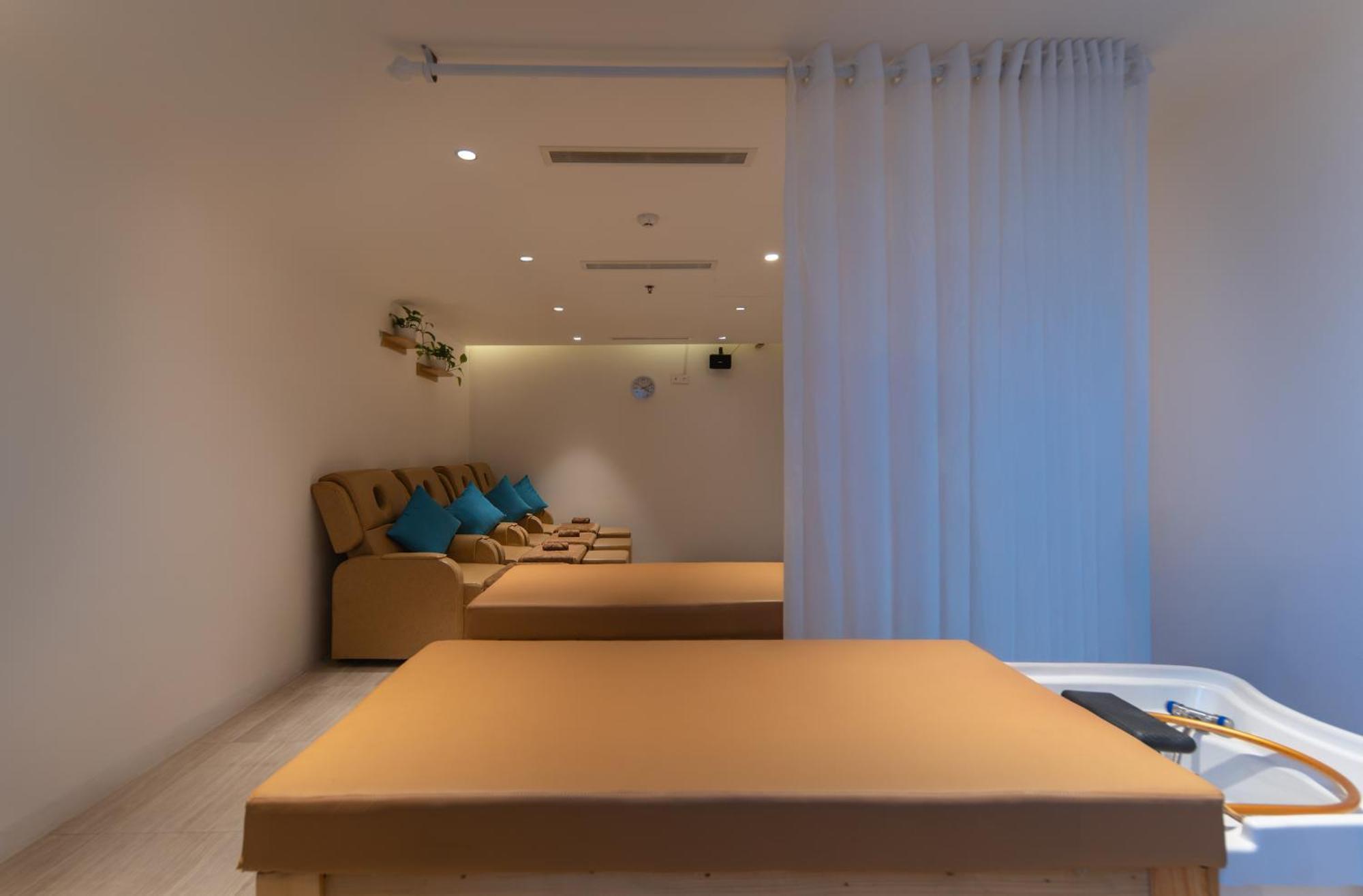 Khách sạn Starcity Hotel&condotel Beachfront