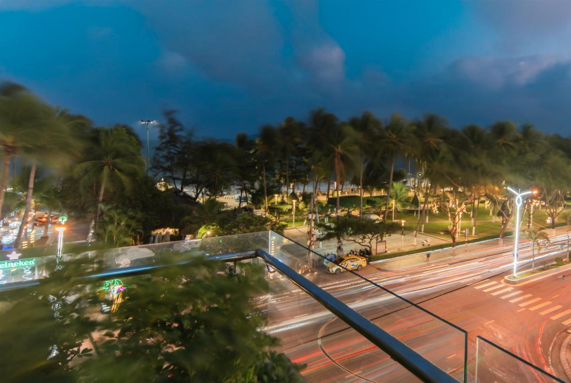Starcity Hotel&condotel Beachfront Khách sạn 5*