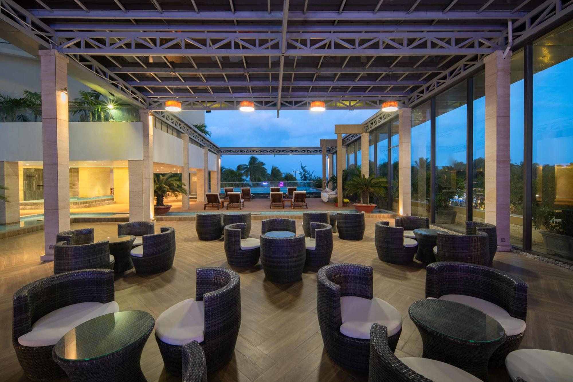 Starcity Hotel&condotel Beachfront Khách sạn Nha Trang