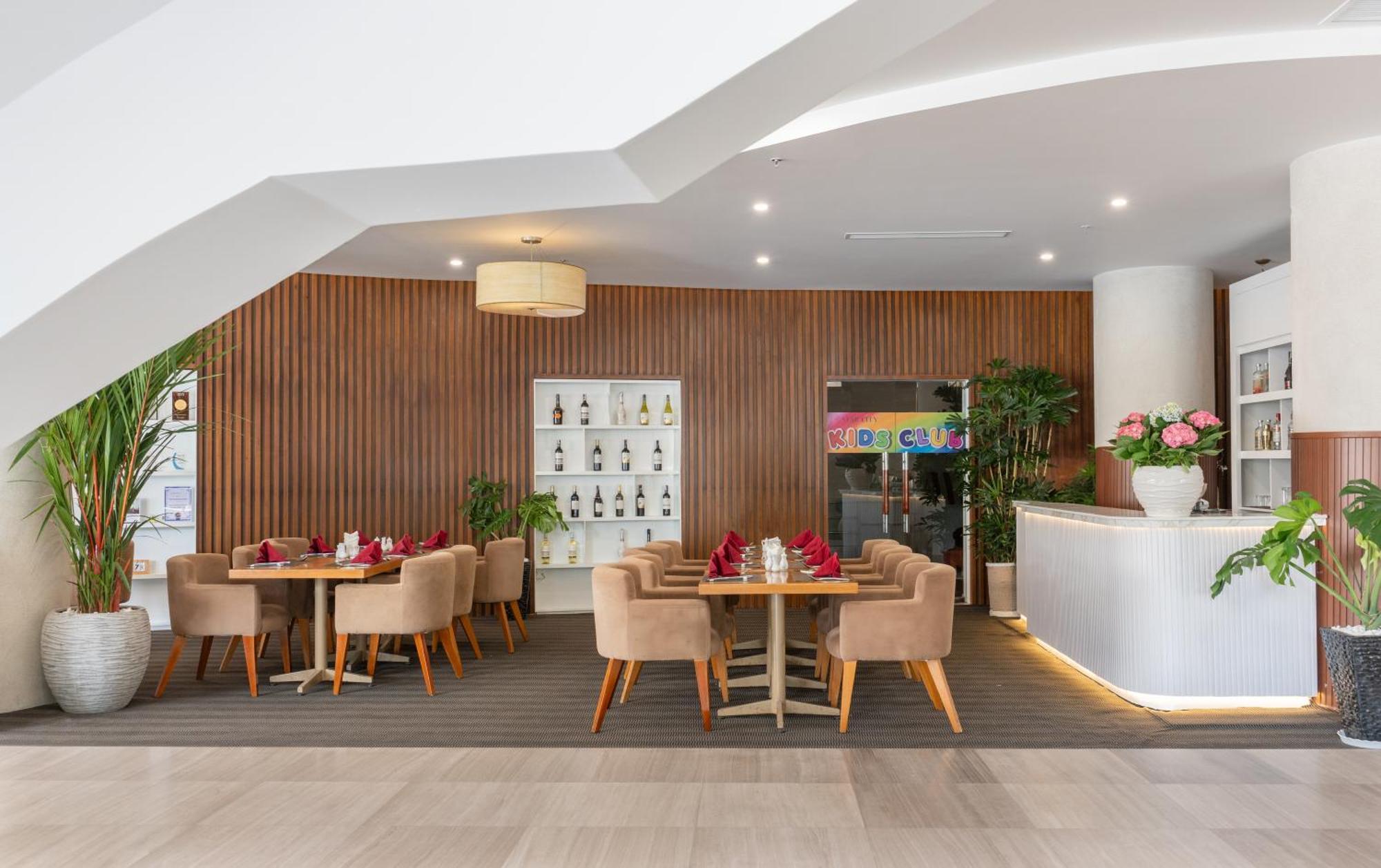 Starcity Hotel&condotel Beachfront Khách sạn 5*