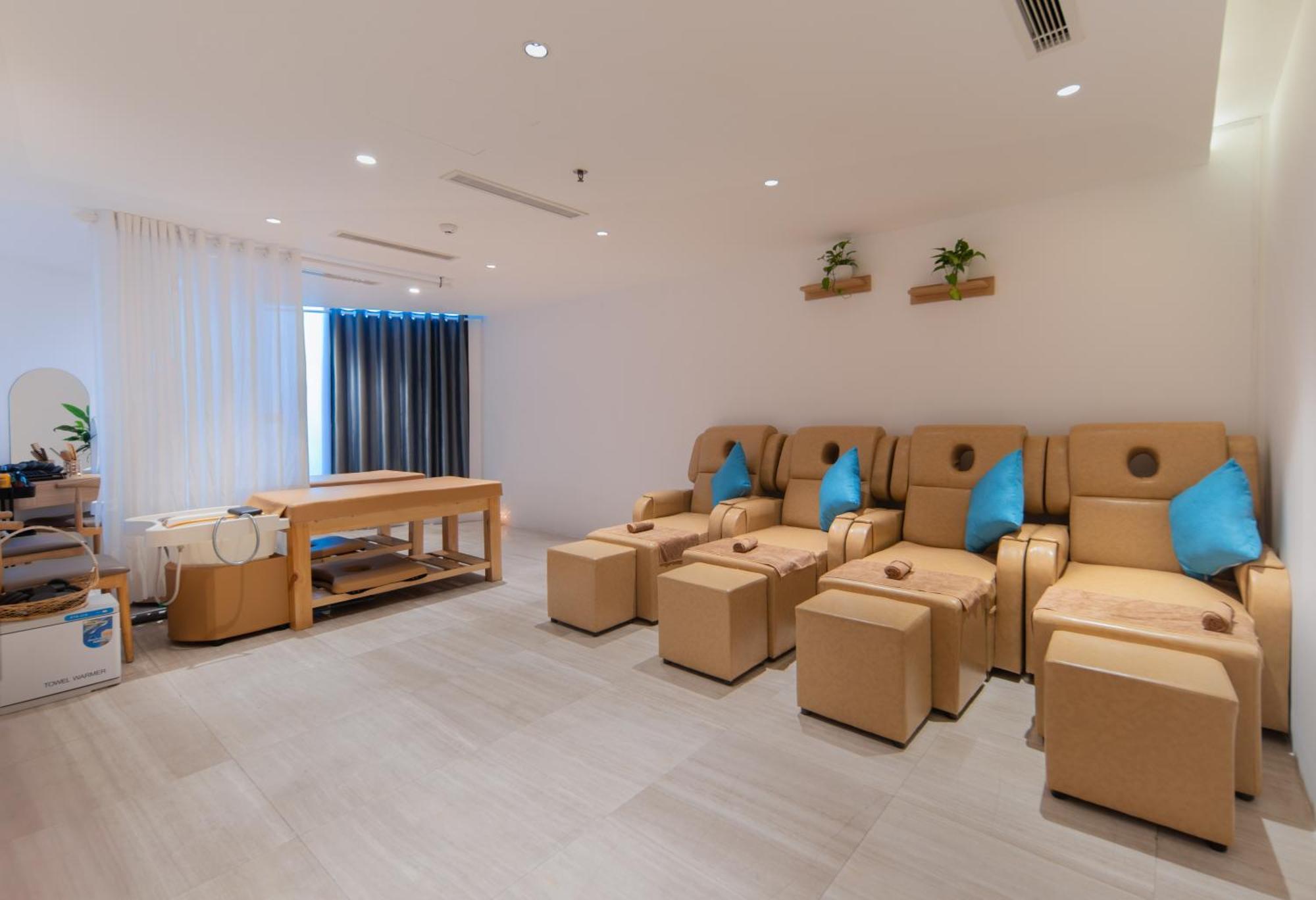 Khách sạn Starcity Hotel&condotel Beachfront