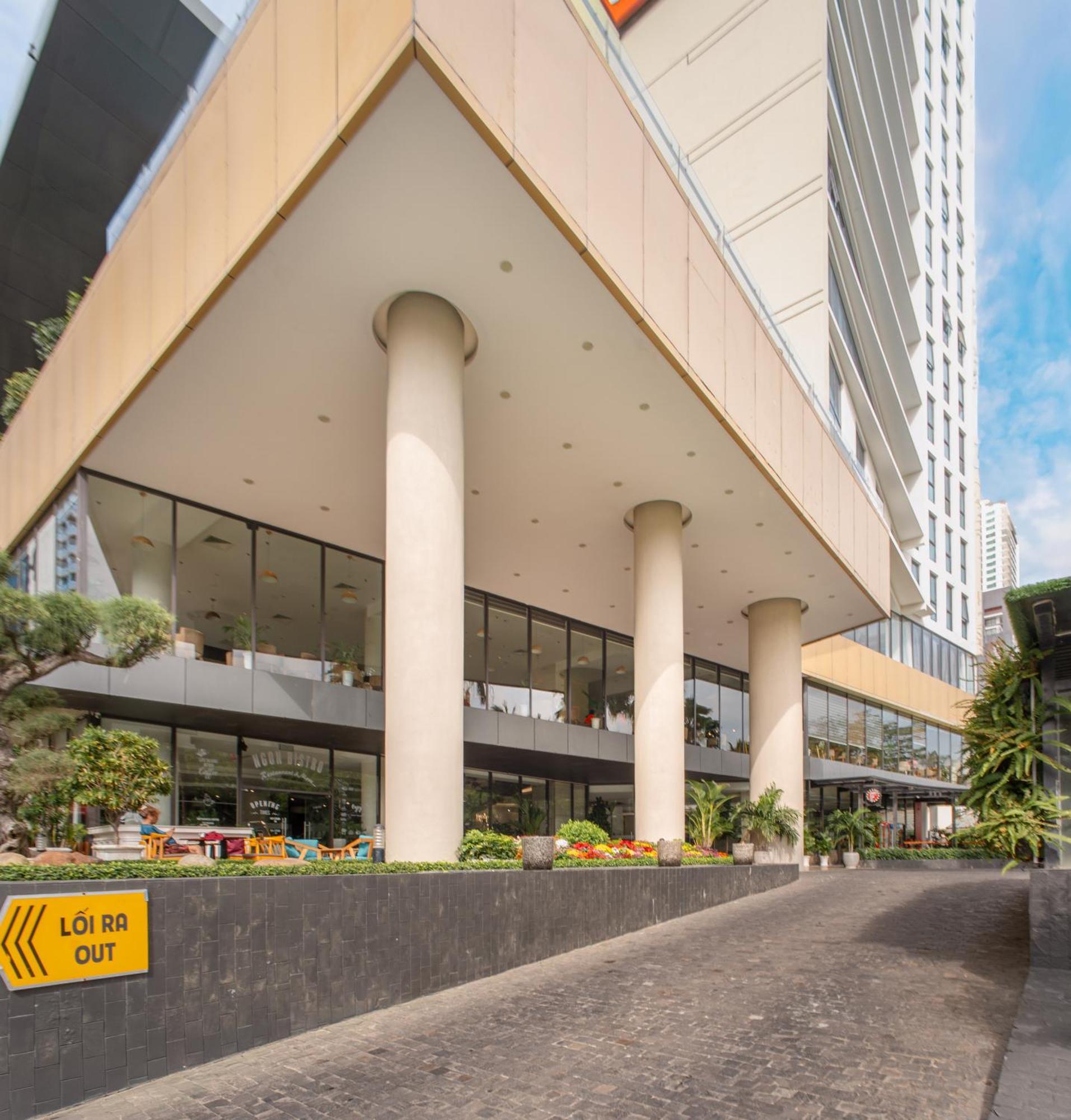 Starcity Hotel&condotel Beachfront Khách sạn 5*