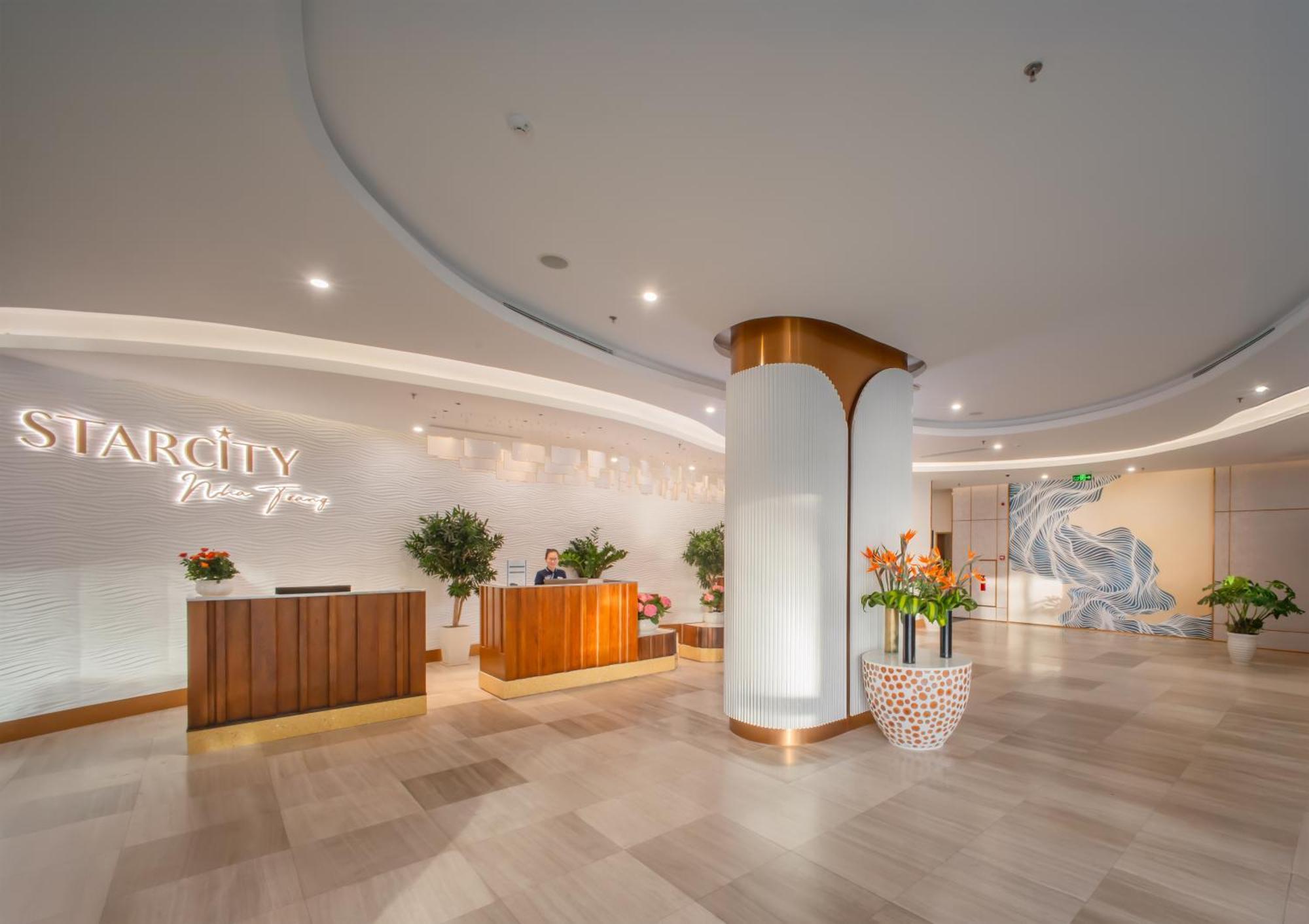 Starcity Hotel&condotel Beachfront Khách sạn 5*