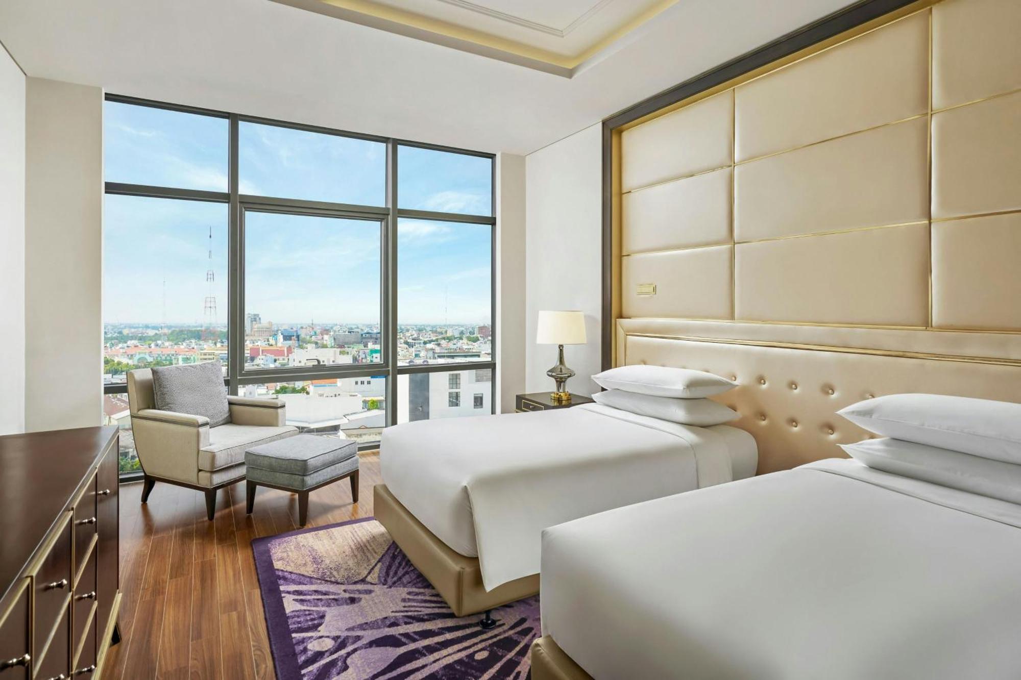 Sheraton Tho Hotel 5*
