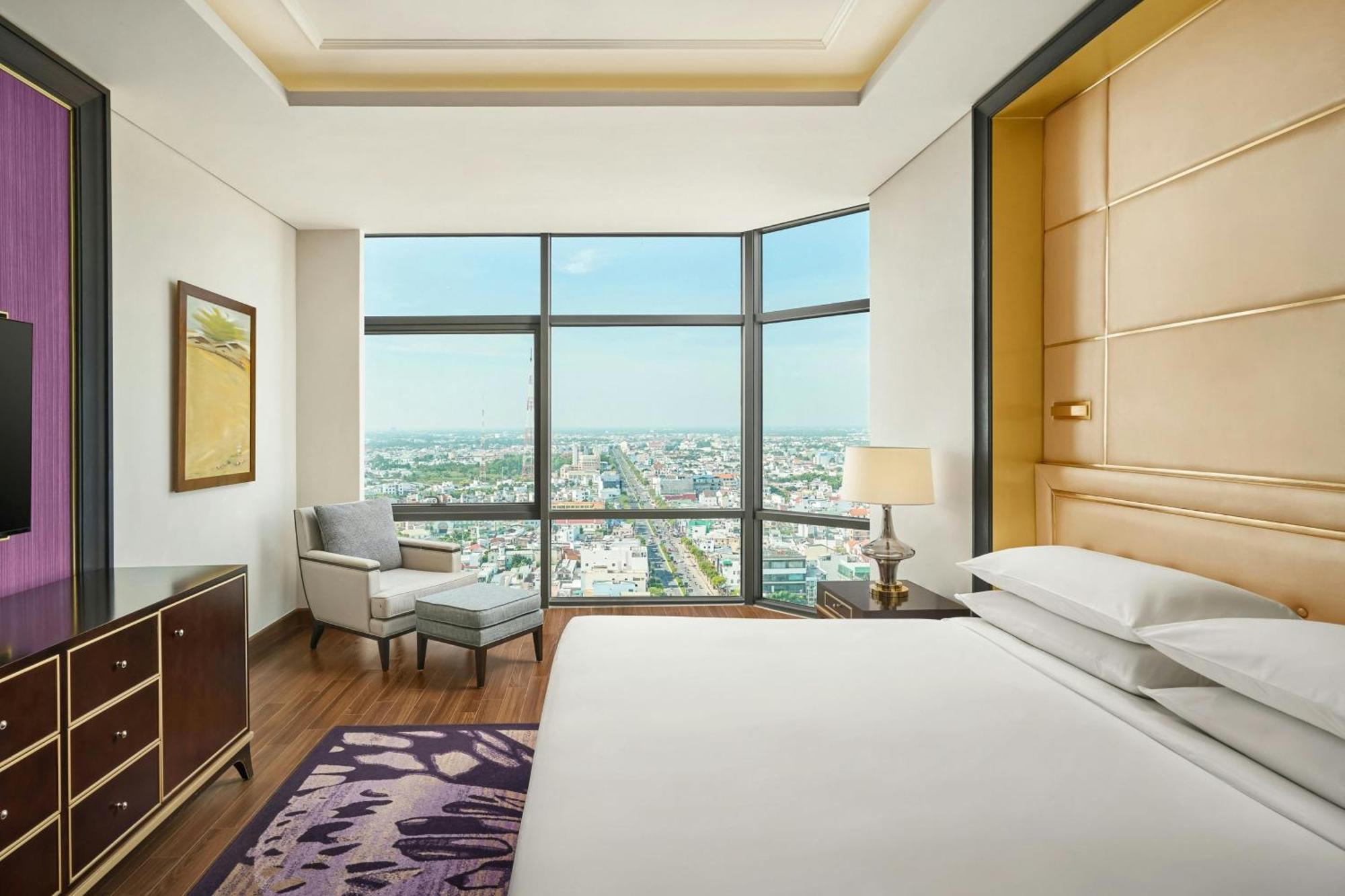 Sheraton Tho Hotel 5*