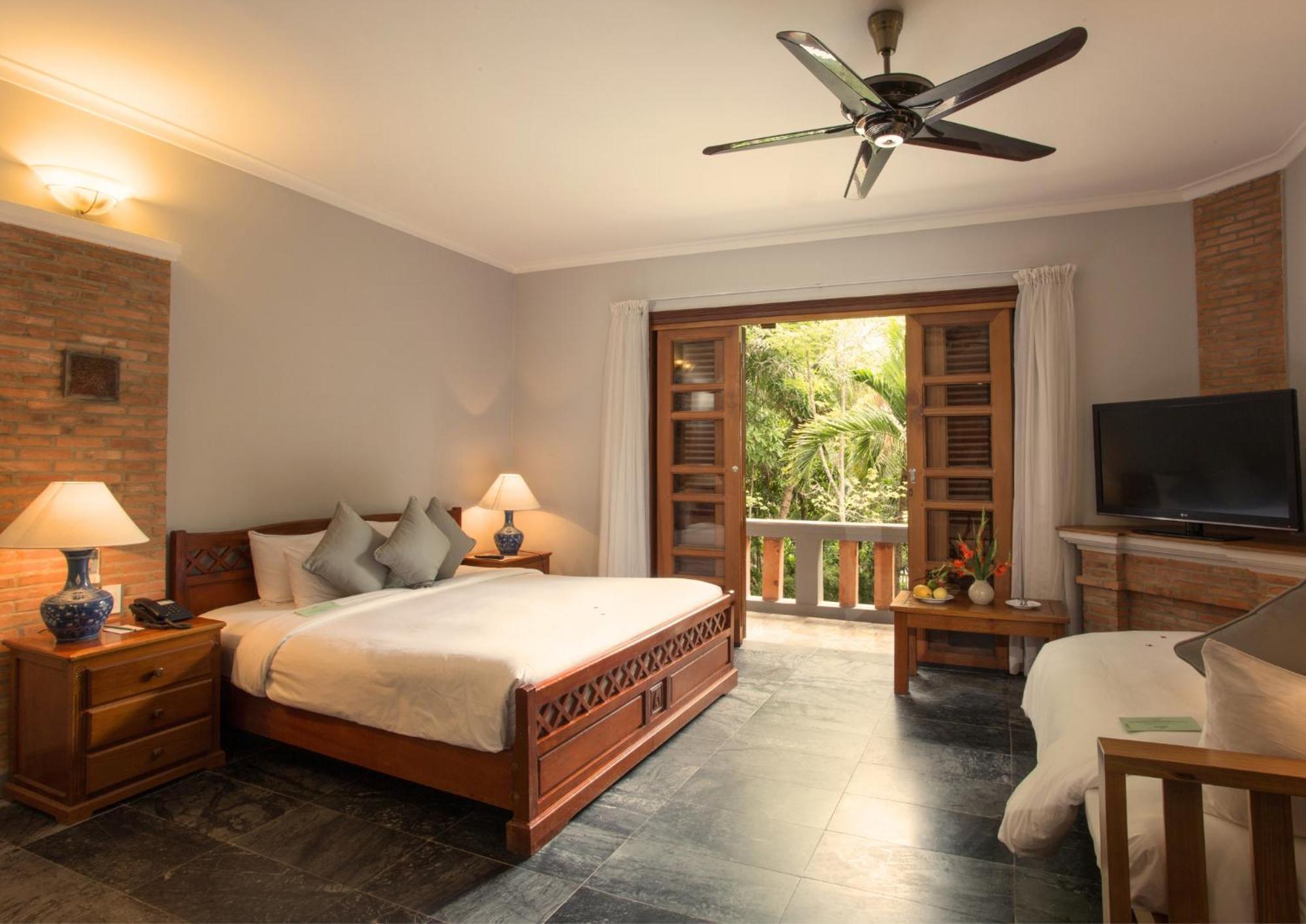 Pilgrimage Village Boutique & Khu nghỉ mát Huế