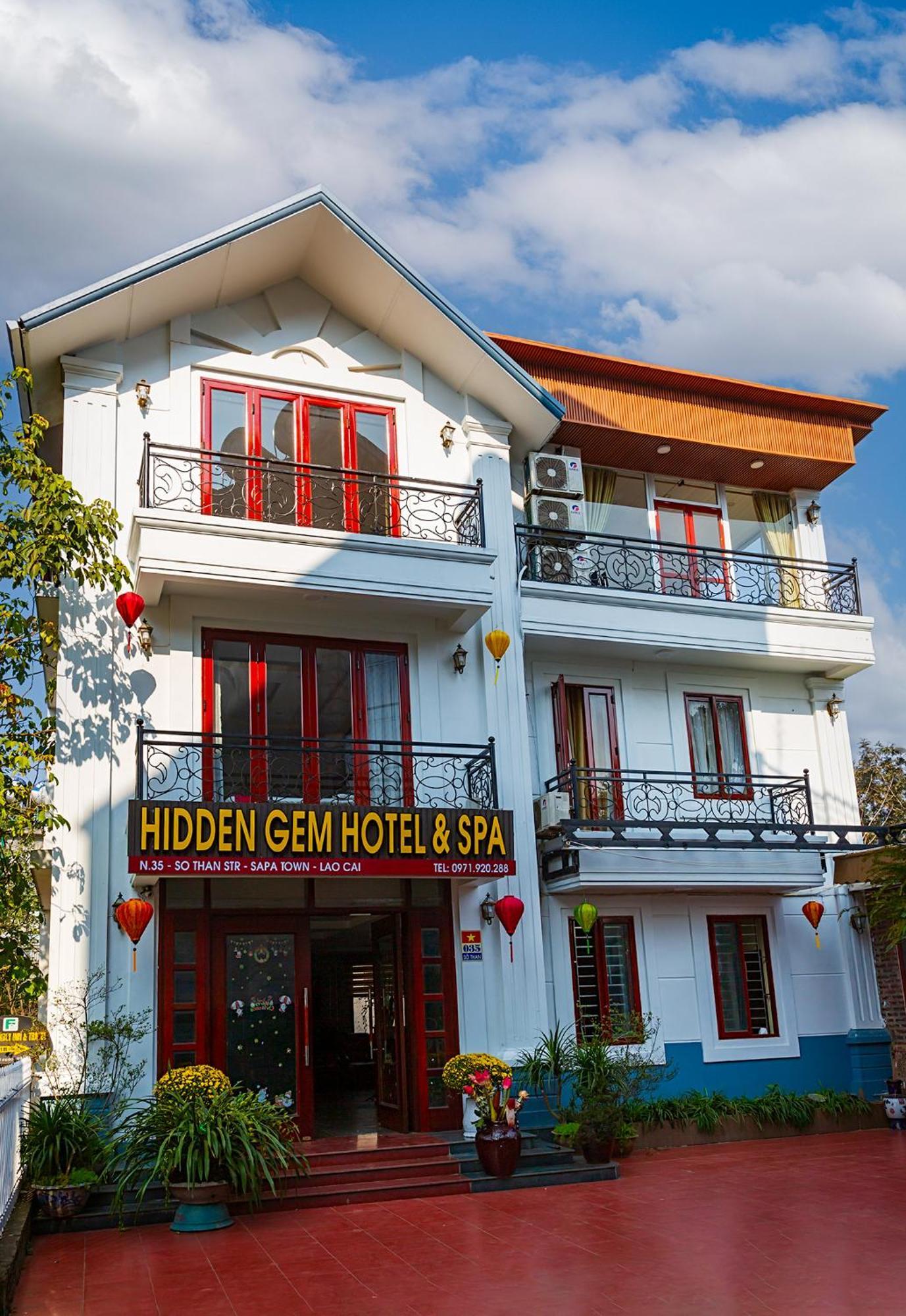 Hidden Gem & Khách sạn