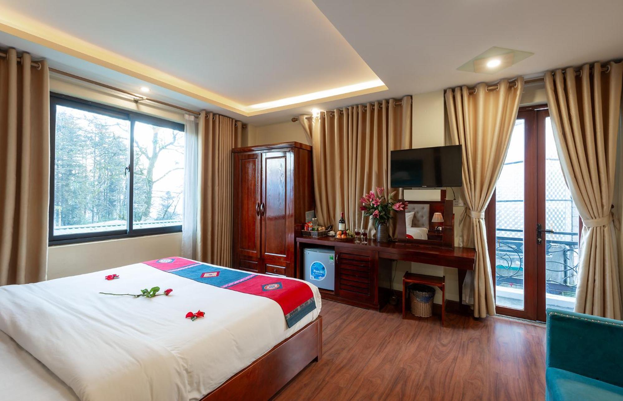 Hidden Gem & Khách sạn