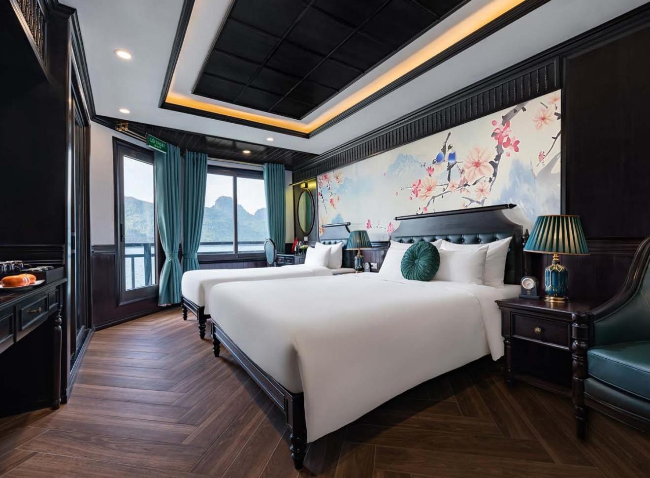 Rita Cruise Ha Long