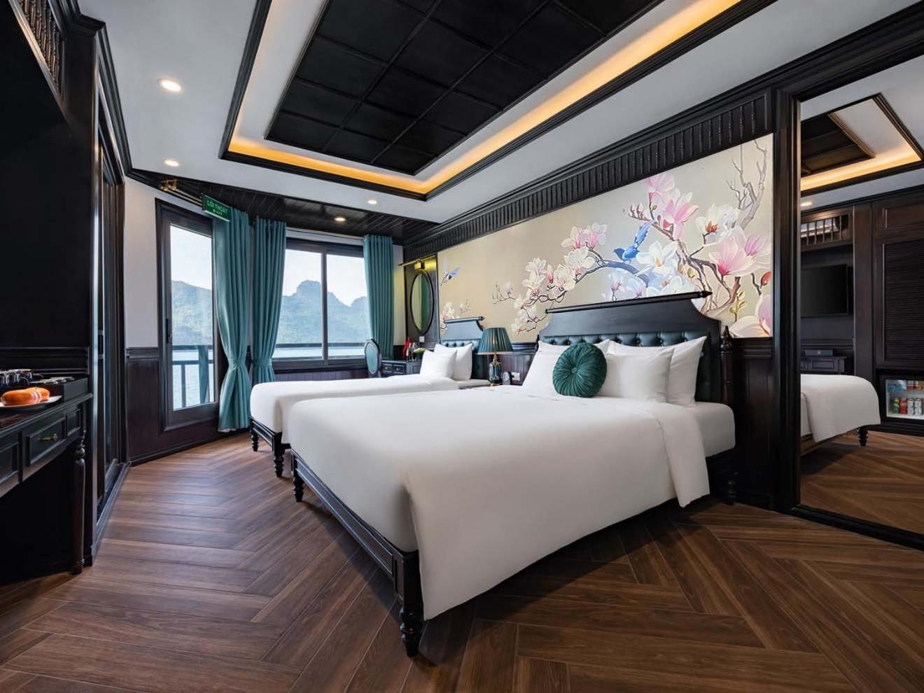 Rita Cruise Ha Long