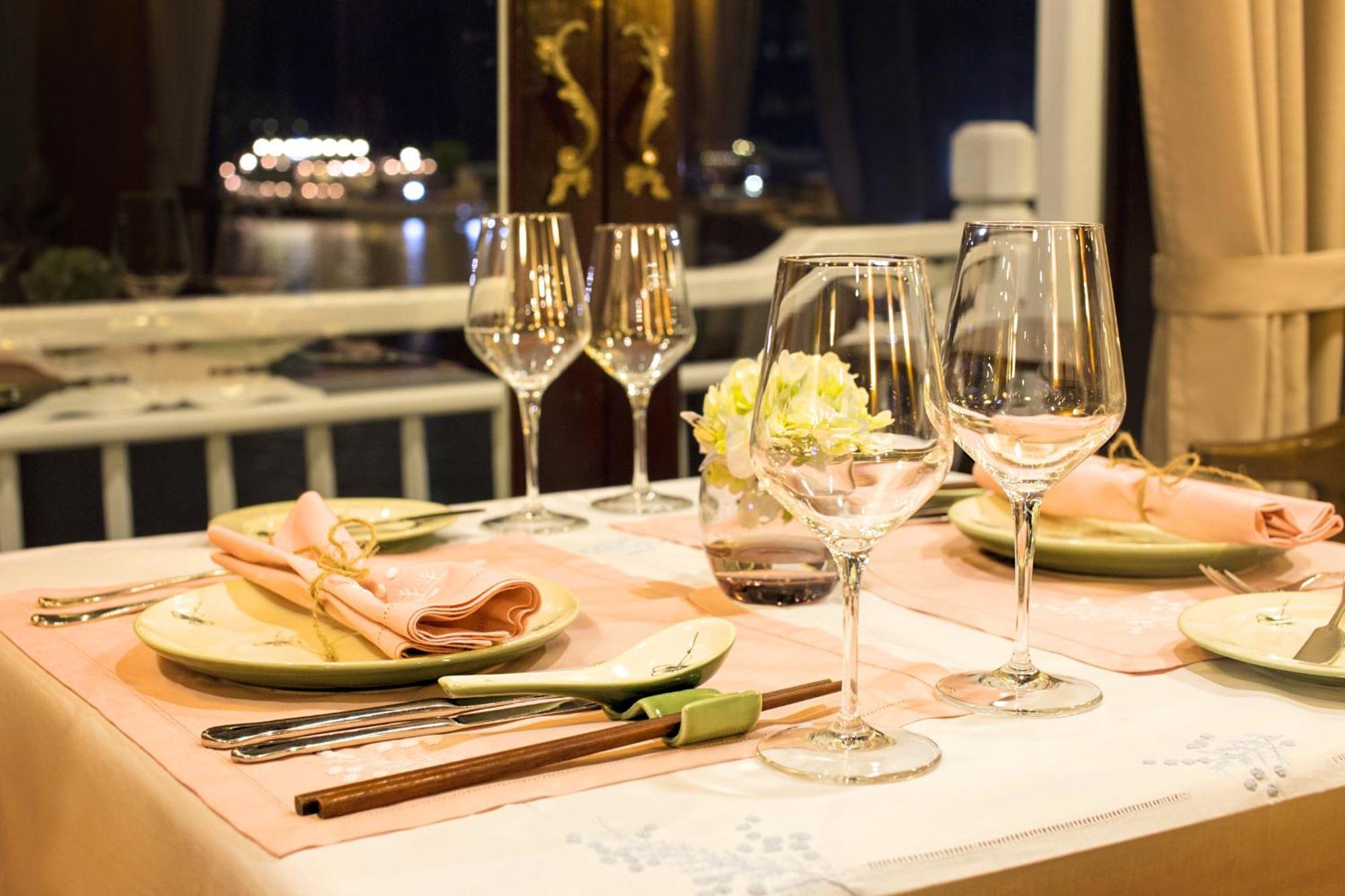 Hera Classic Boutique Cruise Botel *