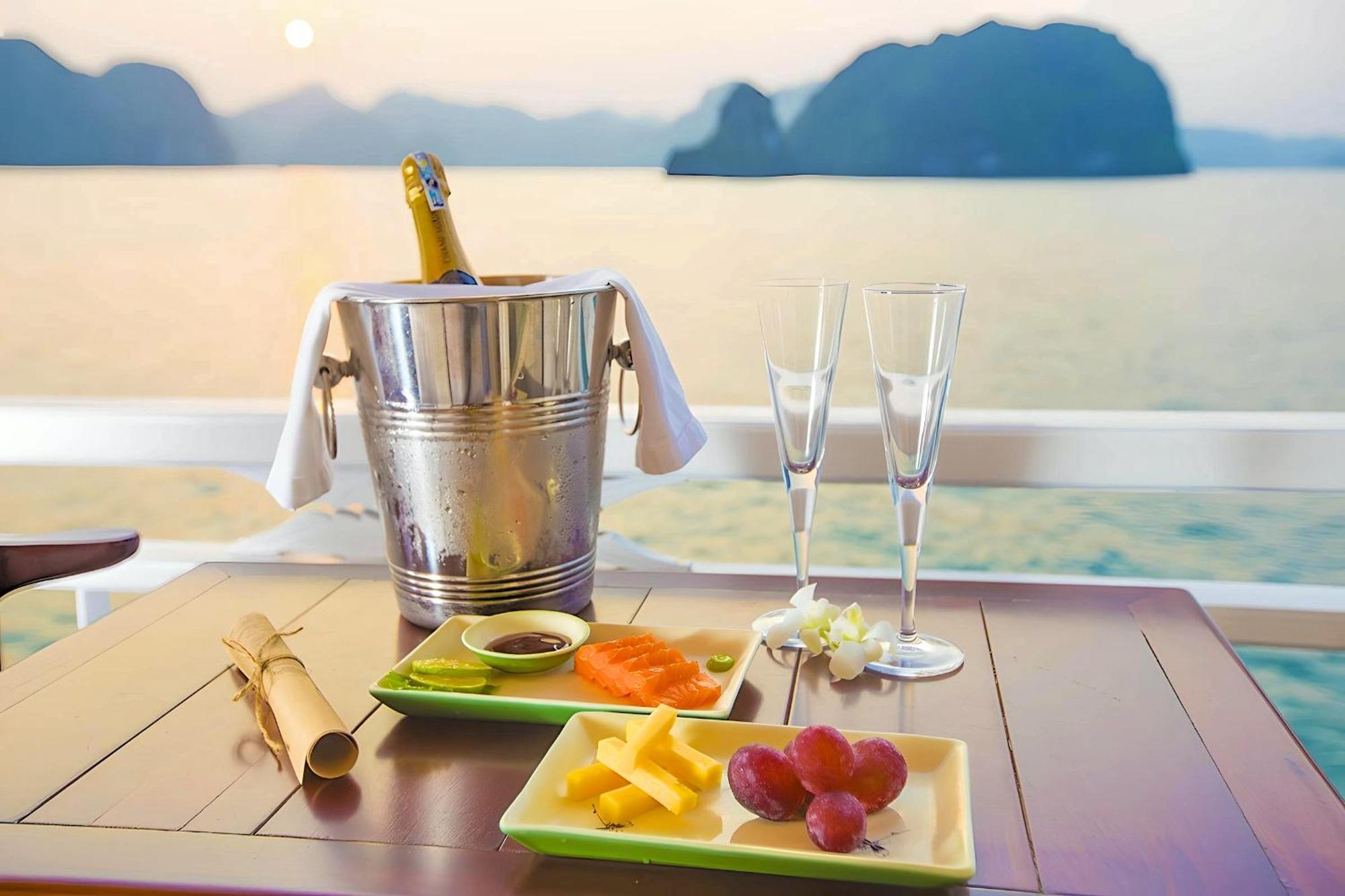 Botel Hera Classic Boutique Cruise *