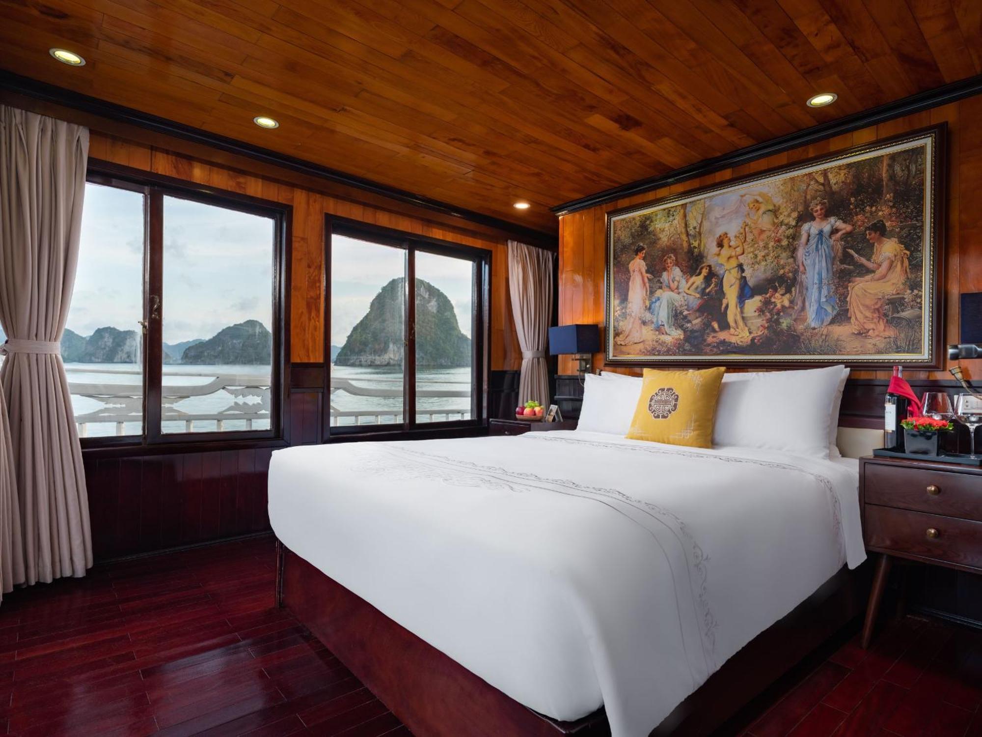 Hera Classic Boutique Cruise Ha Long