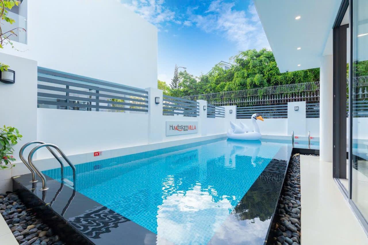 Villa Huyen Sam *