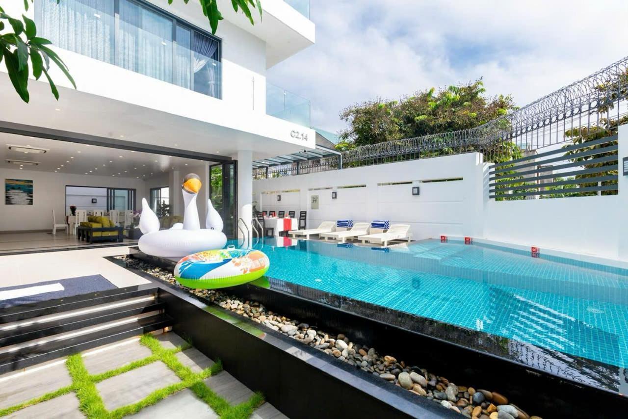 Villa Huyen Sam *
