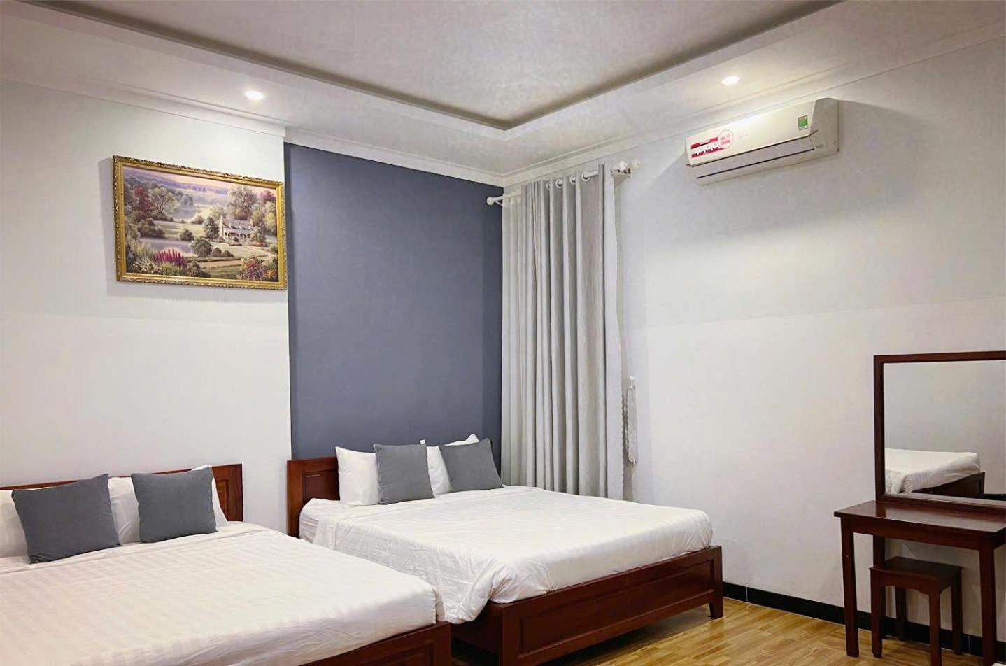 Hotel Khach San Minh Quang
